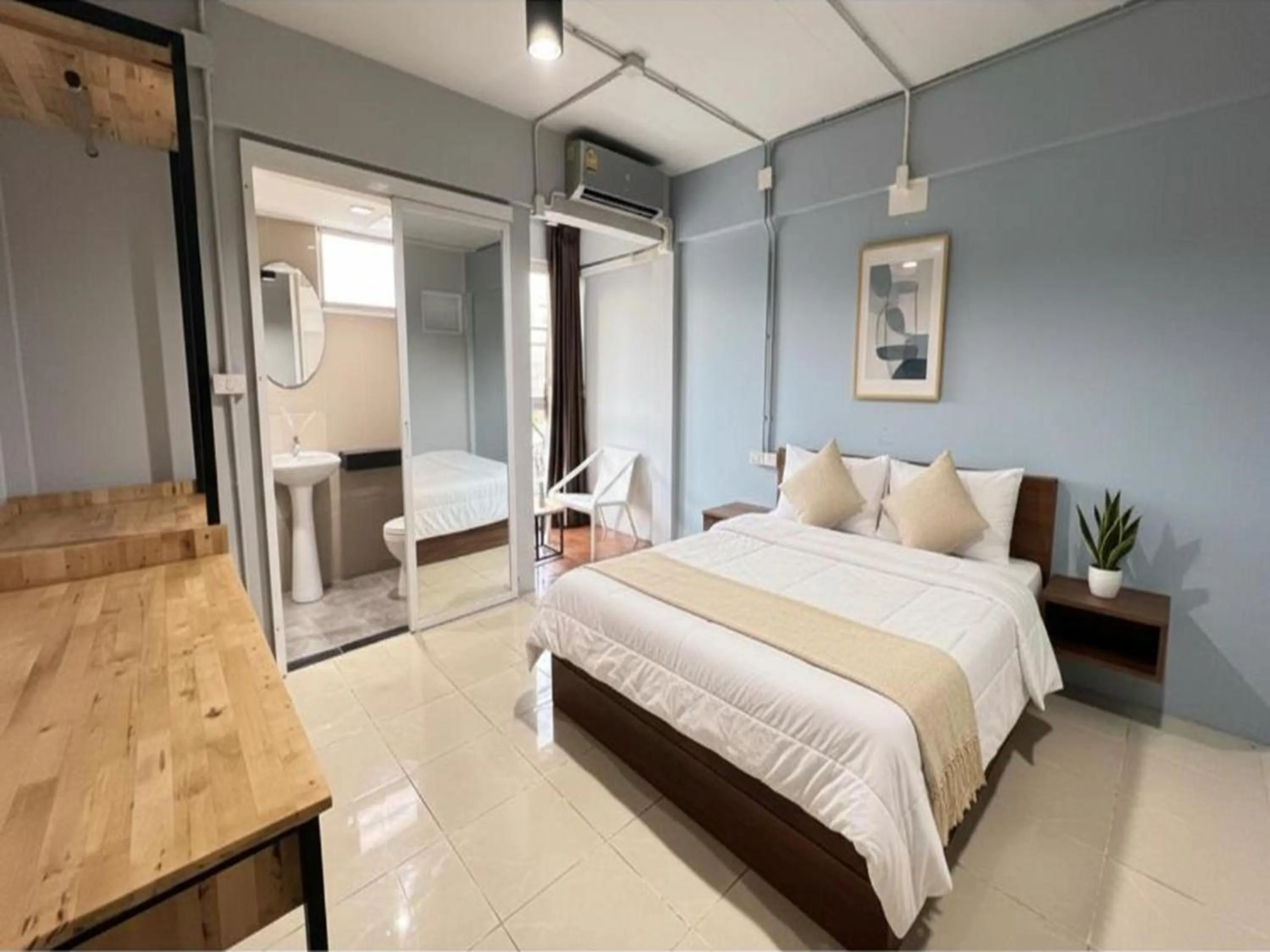 Photo of the whole room, Bed in Collection O Mahidol Road