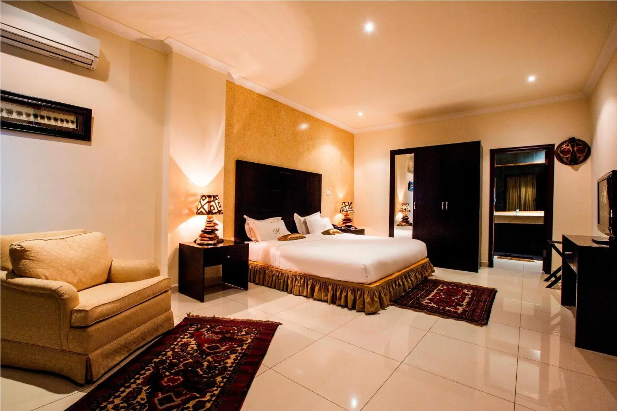 King Suite with Spa Bath - single occupancy in Mikhael's Hotel King Suite with Spa Bath - single occupancy in Mikhael's Hotel