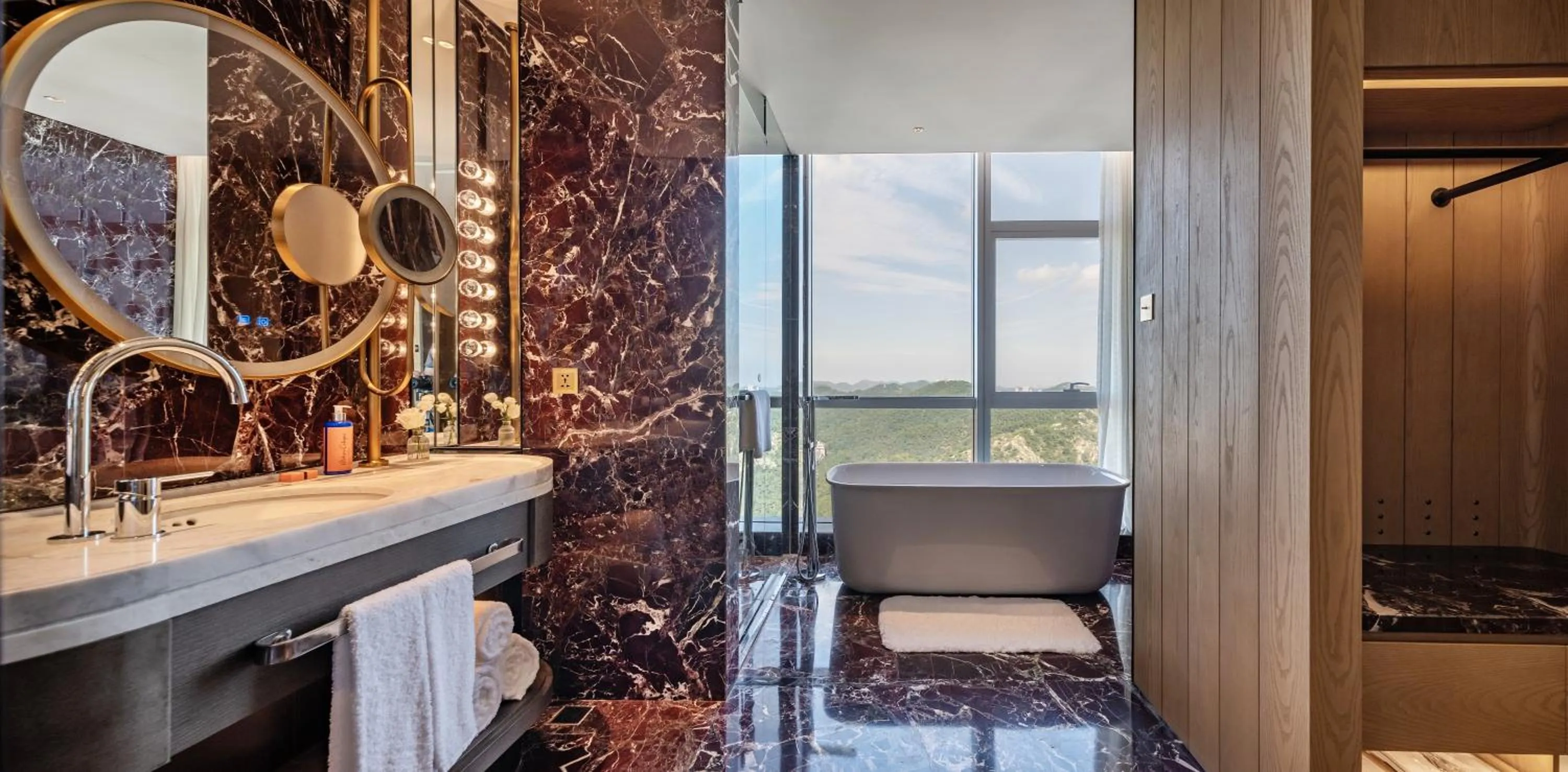 Bathroom in Pan Pacific Hotel, Dalian