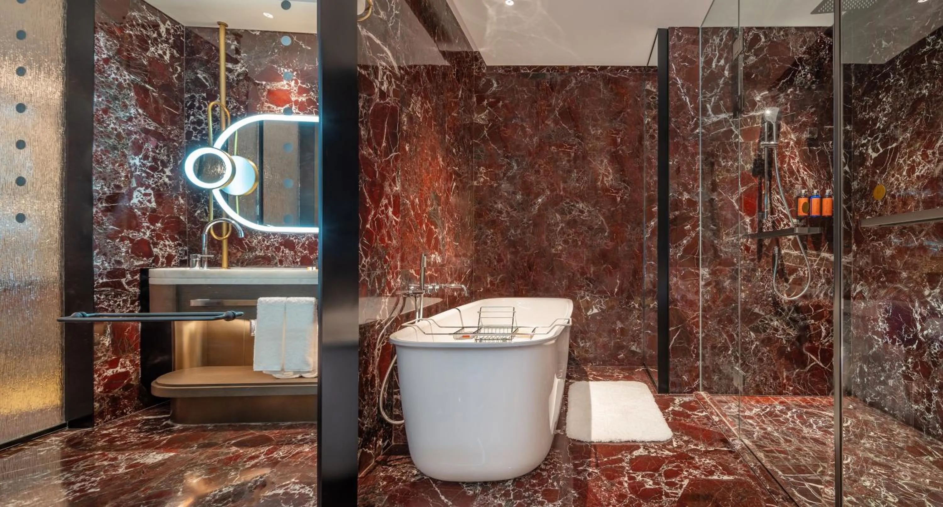 Bathroom in Pan Pacific Hotel, Dalian