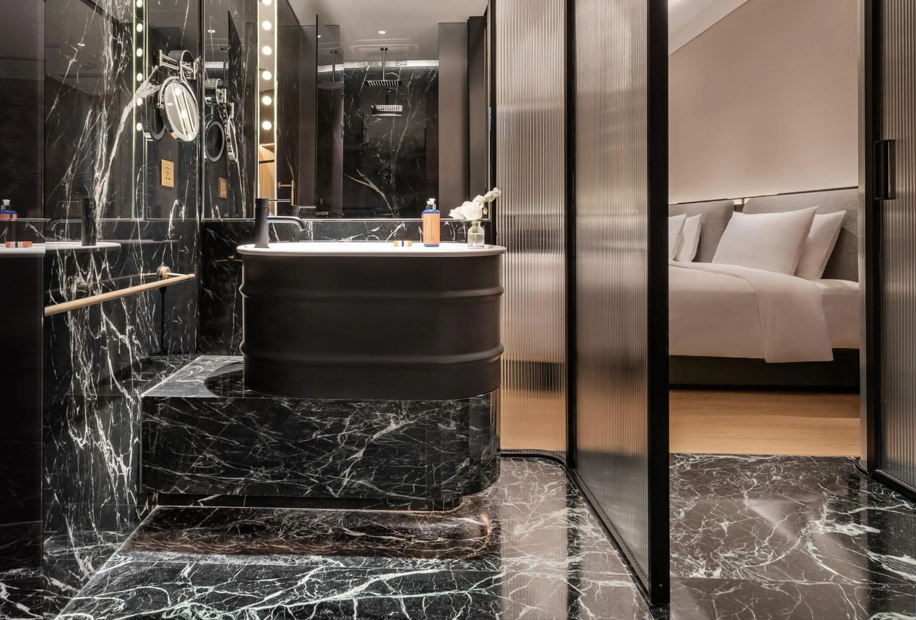 Toilet, Bed in Pan Pacific Hotel, Dalian