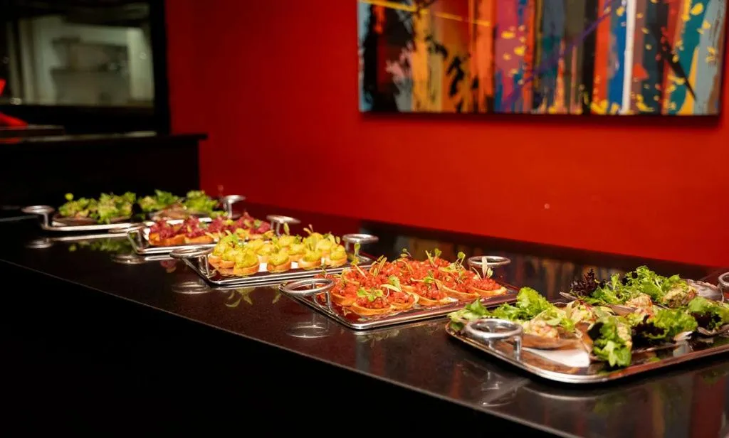 Restaurant/places to eat in Onomo Hotel Dar es Salaam