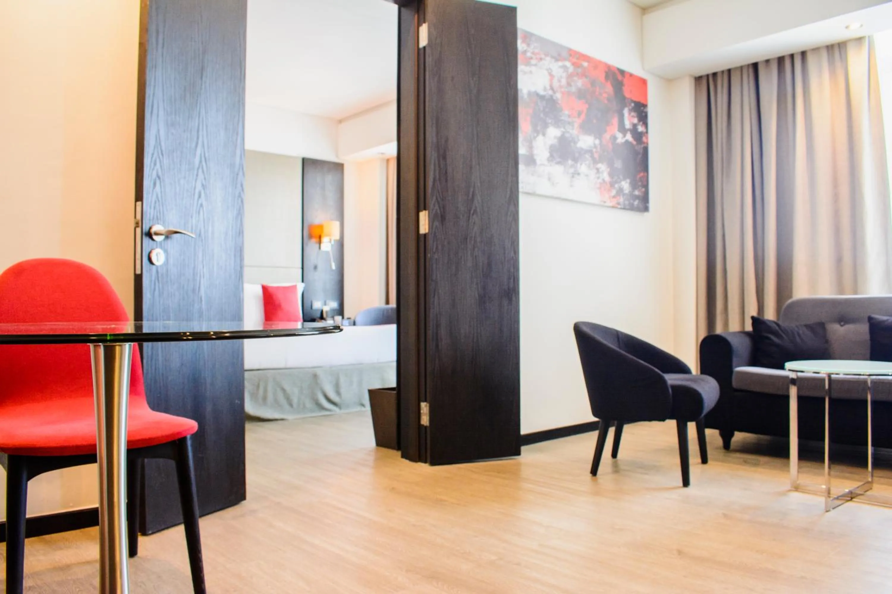 Communal lounge/ TV room in Onomo Hotel Dar es Salaam