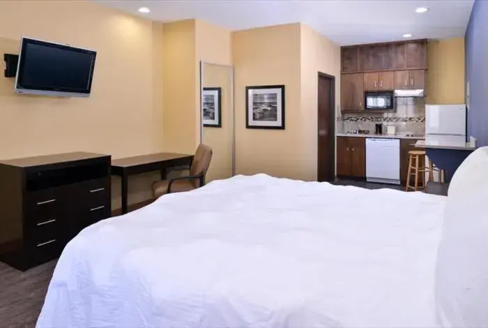 King Room in La Bonita Inn & Suites - Crane King Room in La Bonita Inn & Suites - Crane