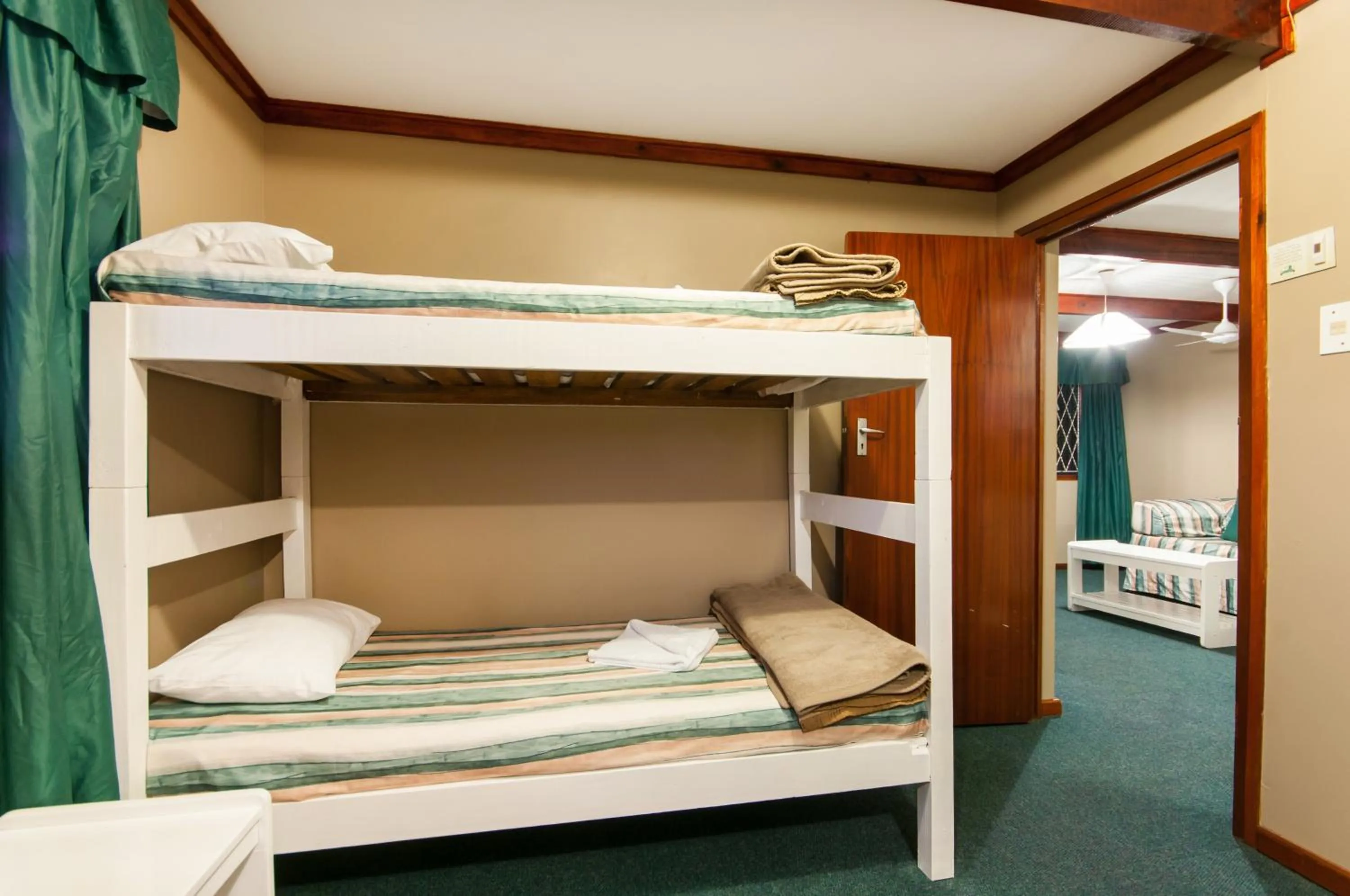 Bedroom, Bed in Pine Lodge Resort