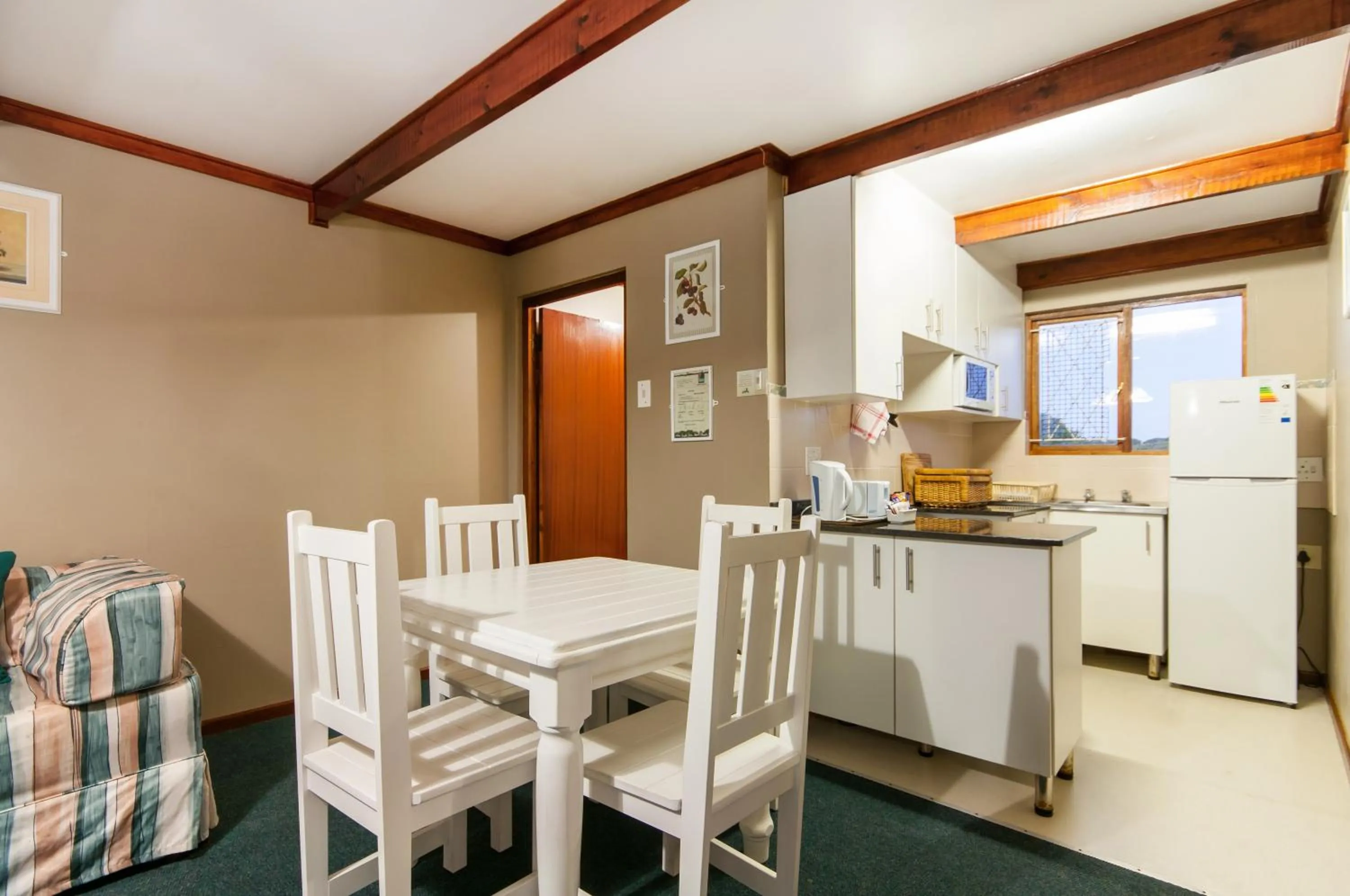 Kitchen or kitchenette in Pine Lodge Resort