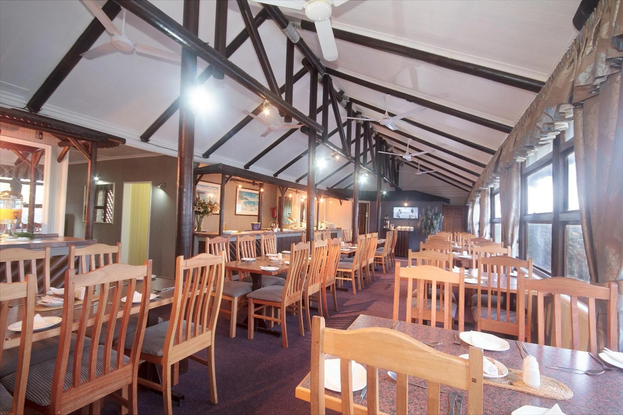 Restaurant/places to eat in Pine Lodge Resort