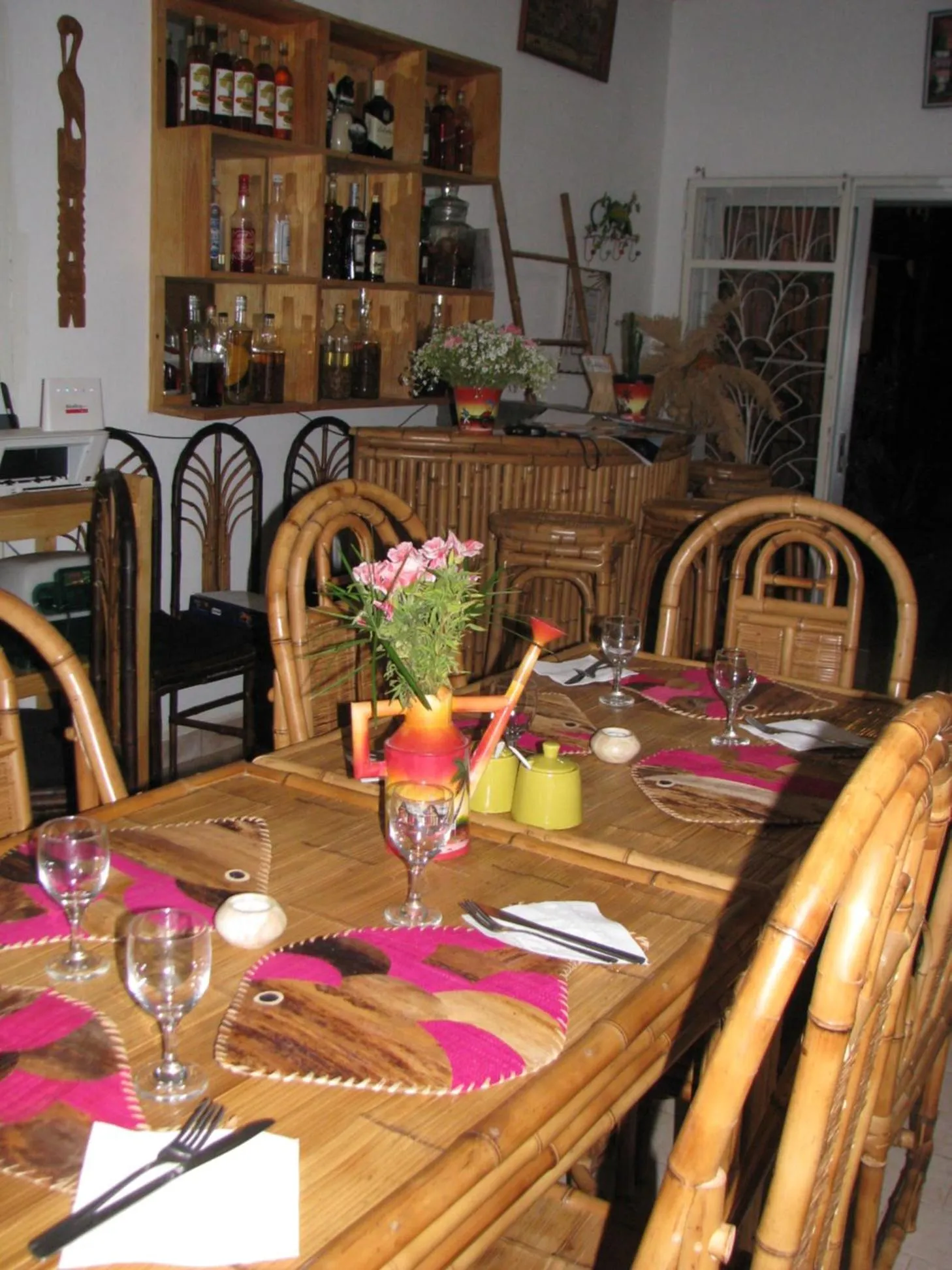 Restaurant/places to eat in Avamada Lodge