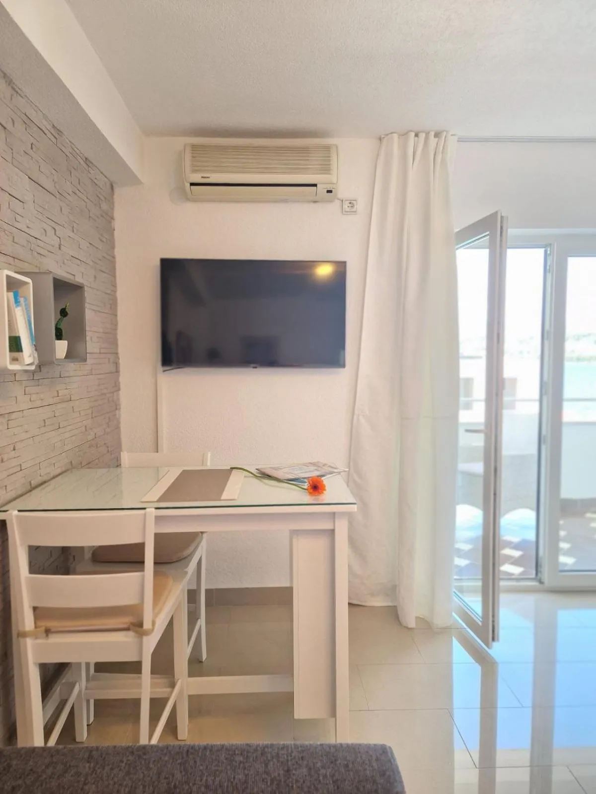 Apartments Silva with a view of sea