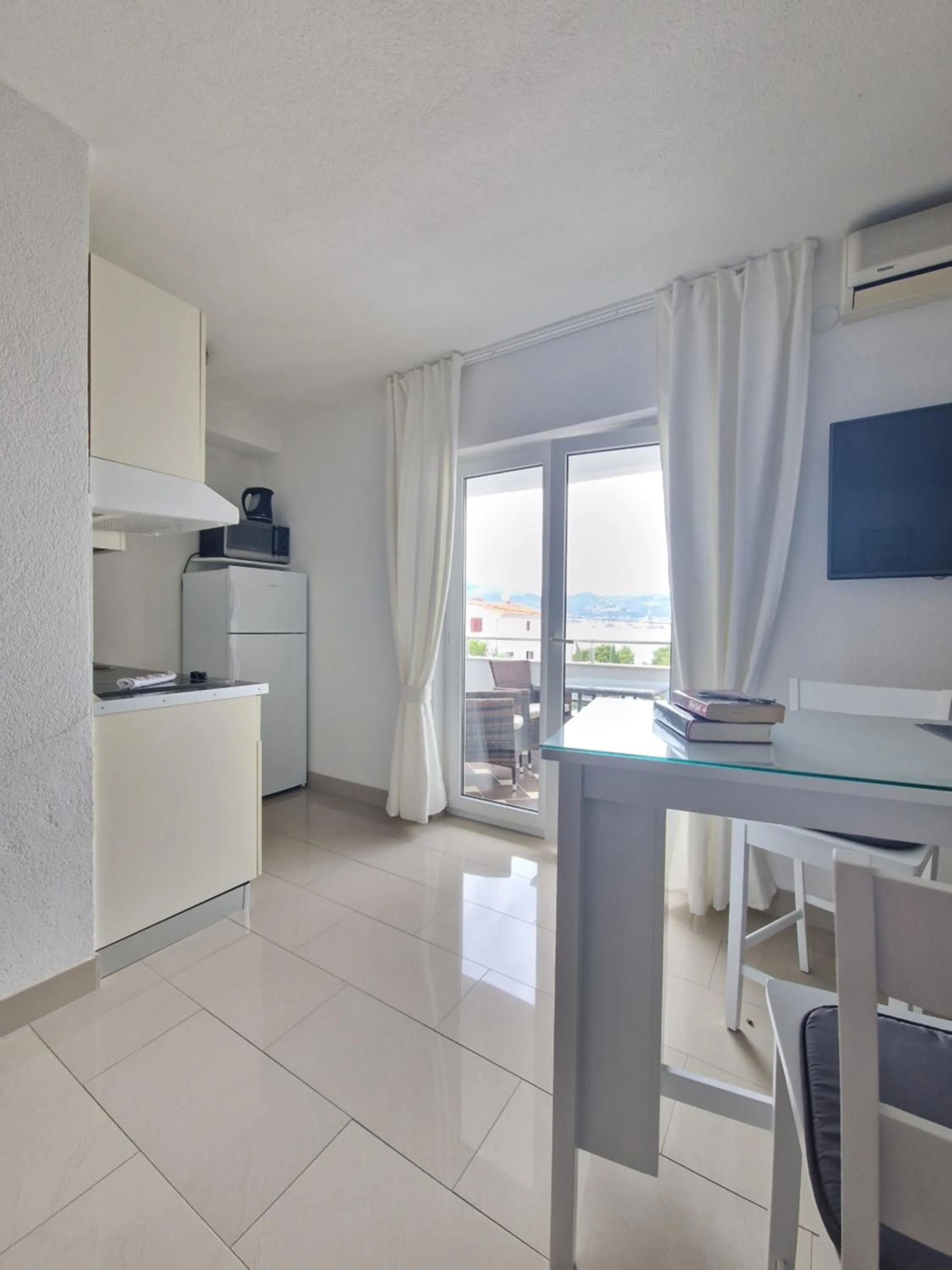 Apartments Silva with a view of sea