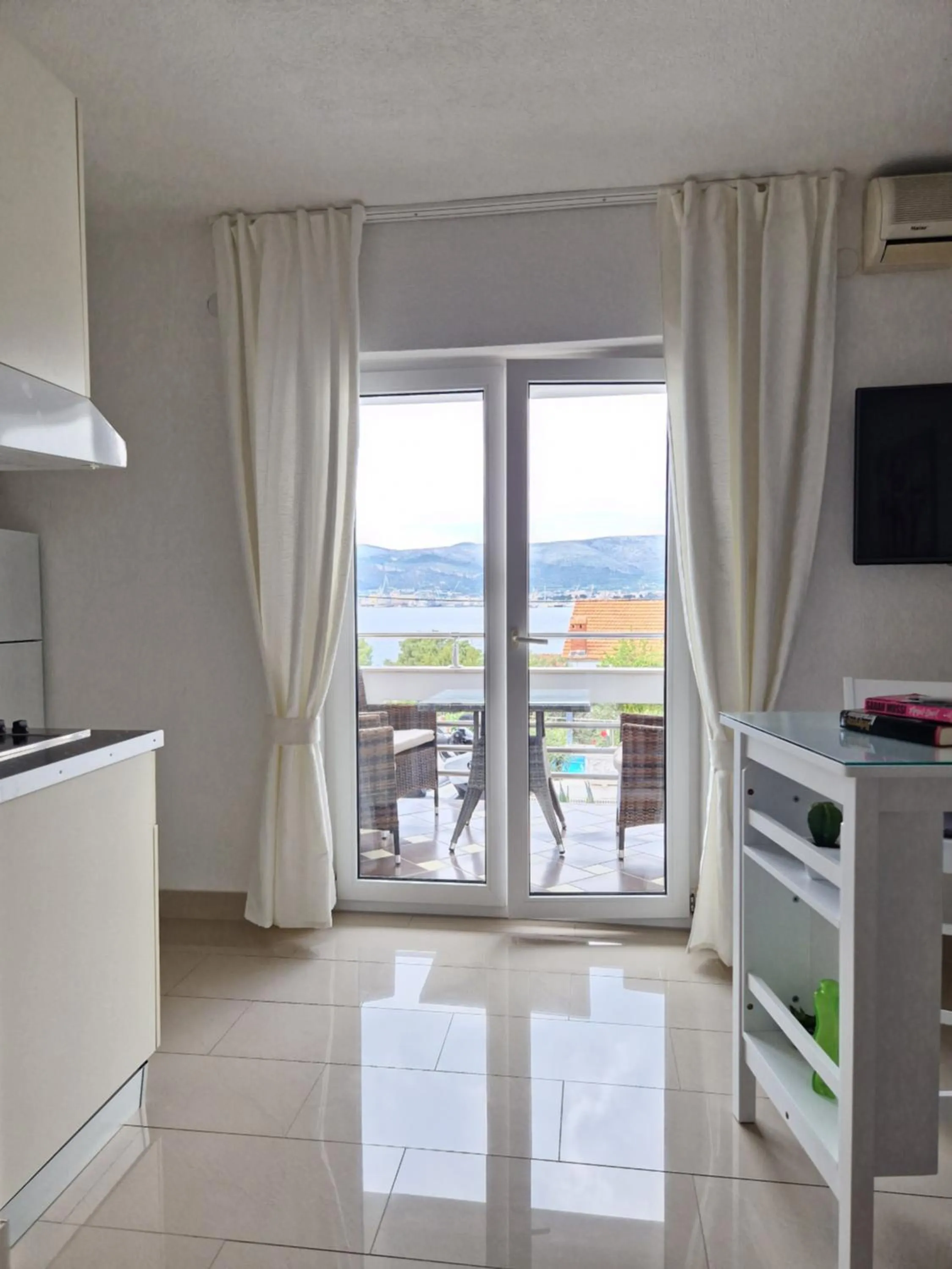 Apartments Silva with a view of sea