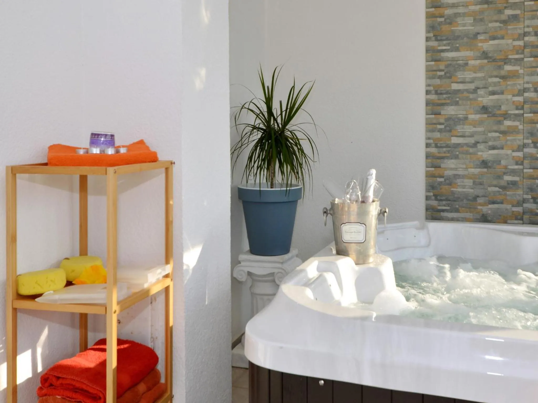 Hot Tub in Apartments Silva with a view of sea