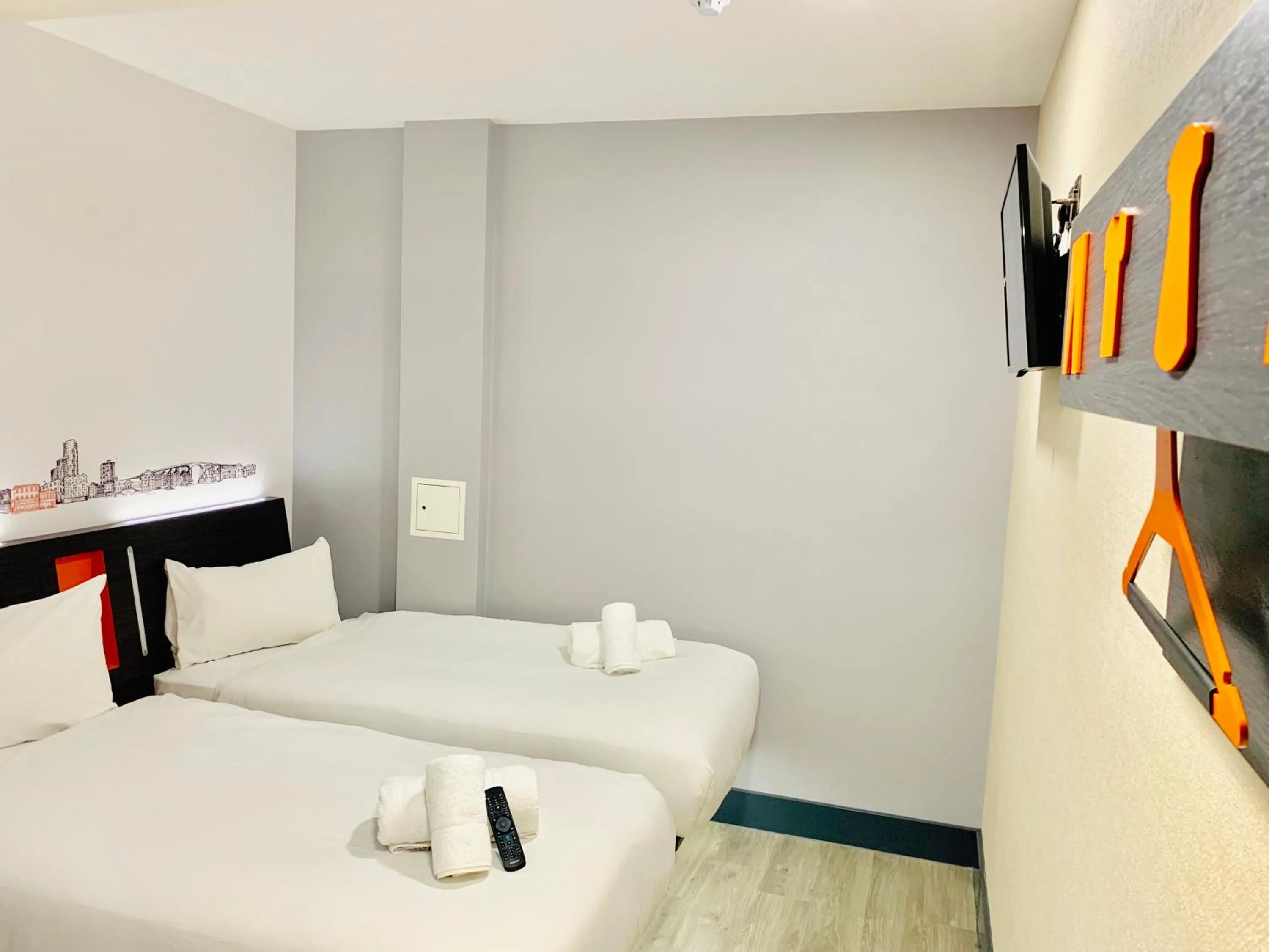 Bedroom, Bed in easyHotel London City Shoreditch