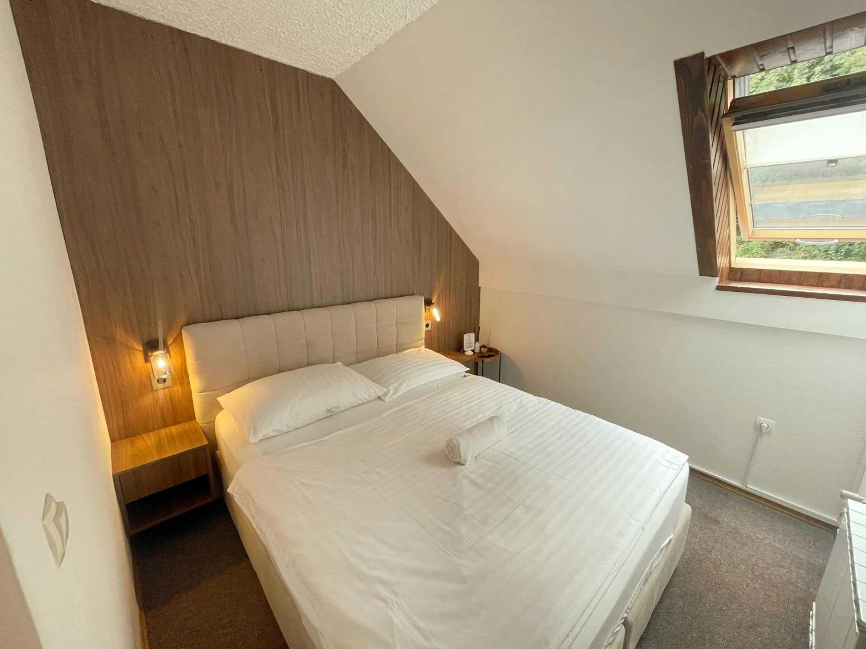 Bedroom, Bed in Motel Reich