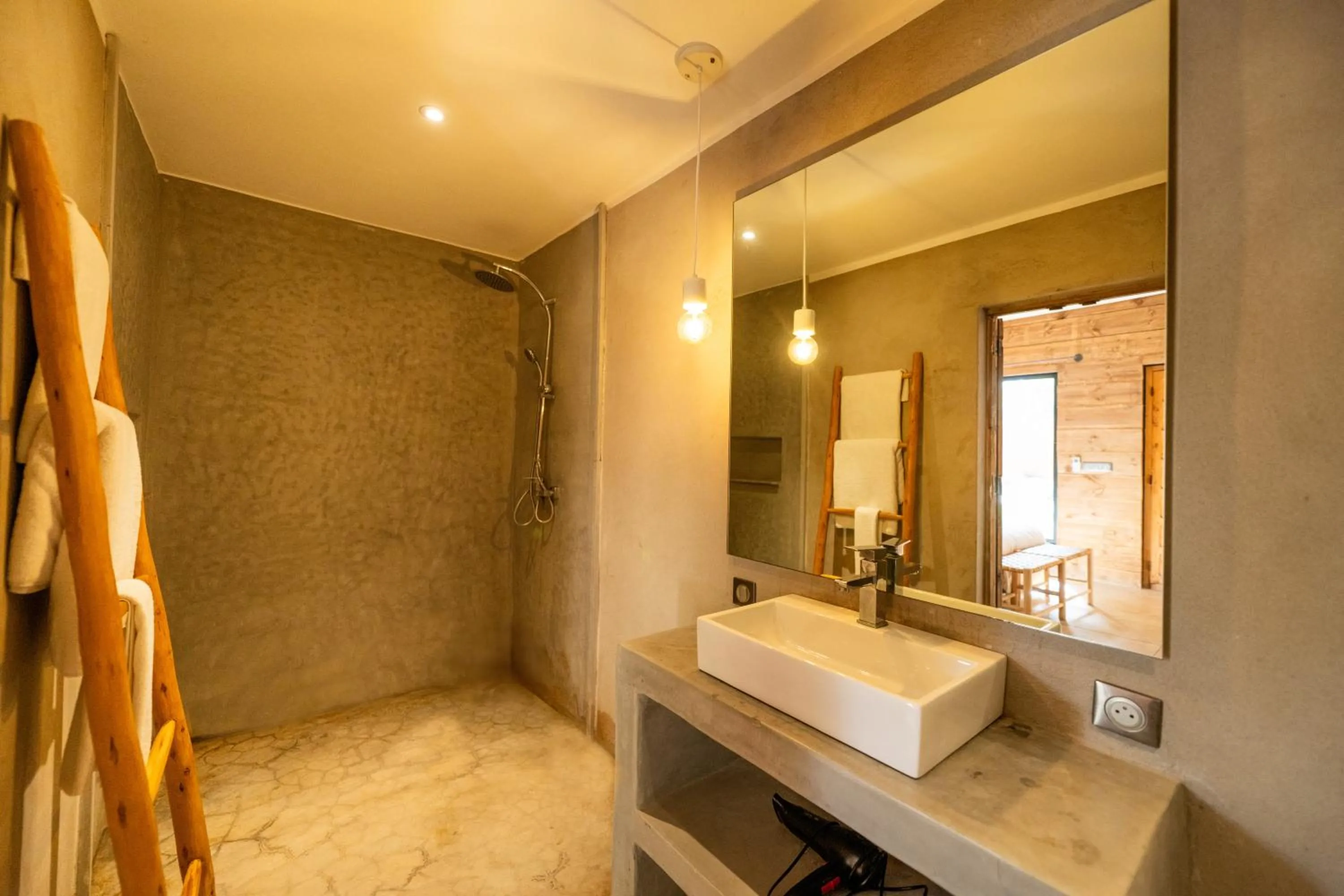 Shower in The Source Hotel Music & Spa