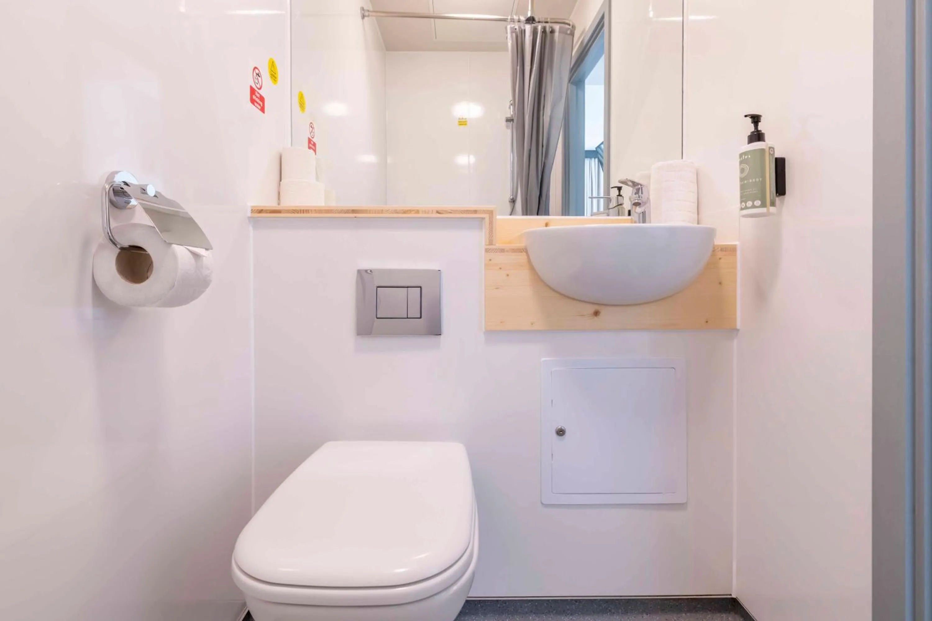 Bathroom in easyHotel Croydon