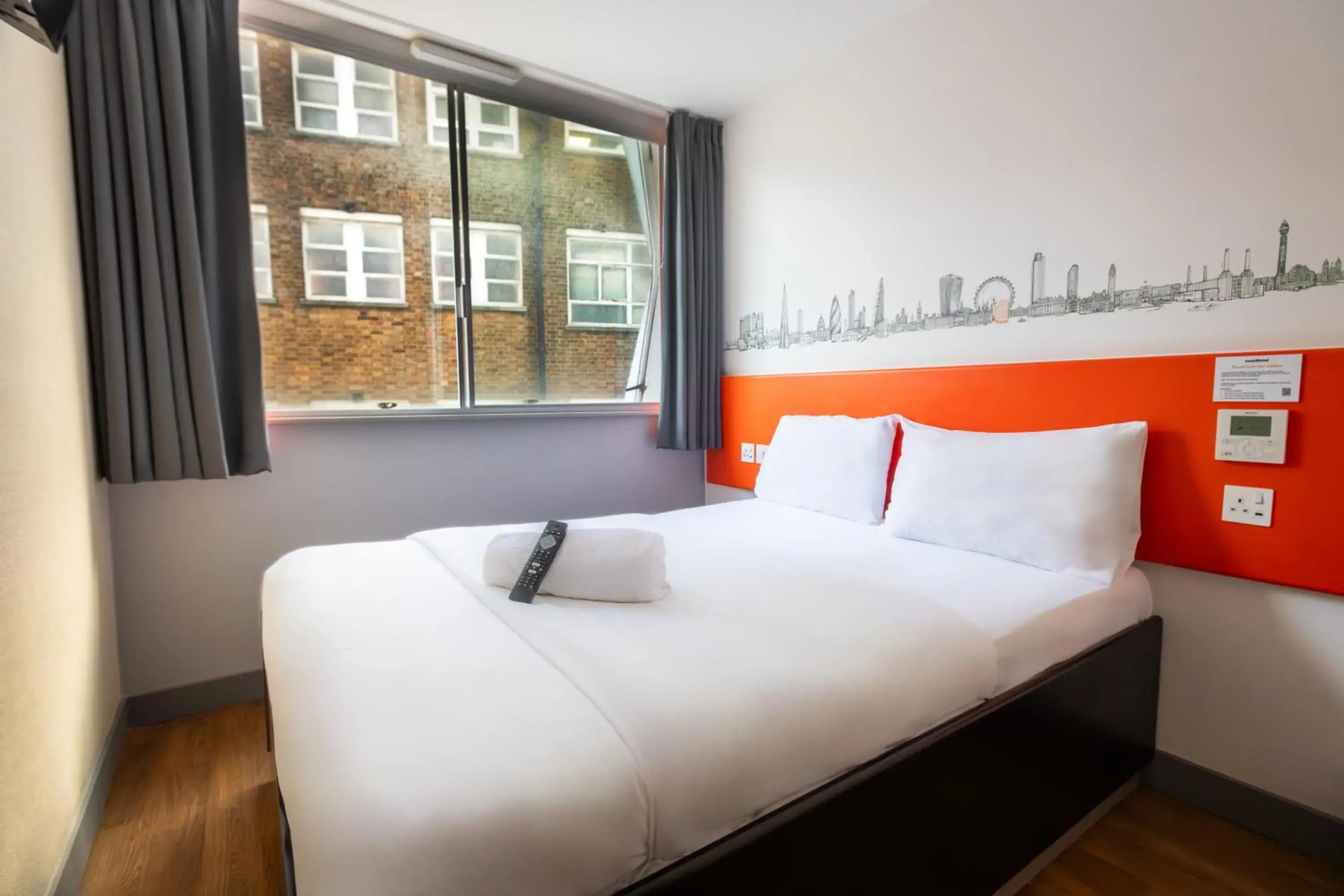 Double Room with Window in easyHotel Croydon Double Room with Window in easyHotel Croydon