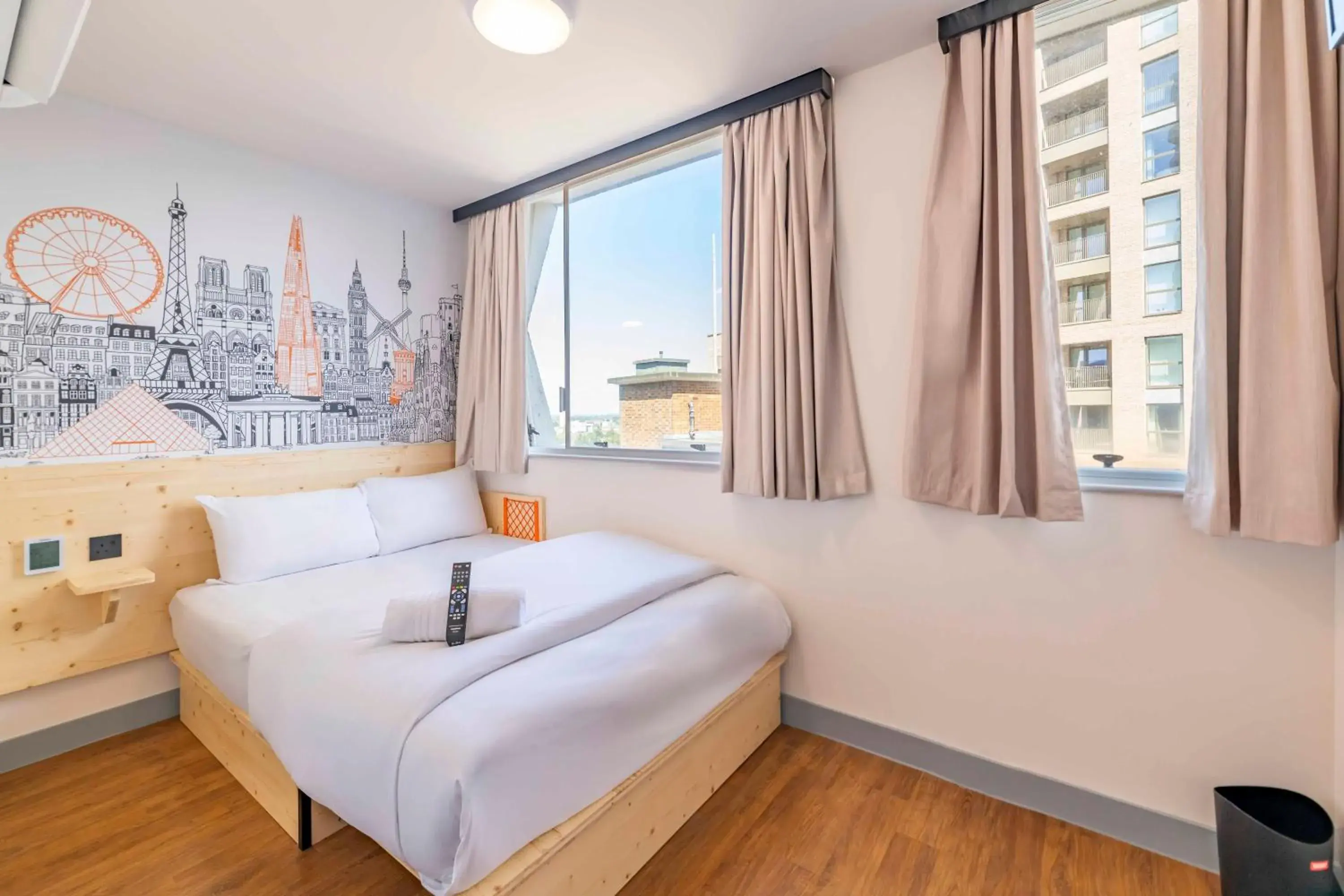 Double Room - Disability Access in easyHotel Croydon Double Room - Disability Access in easyHotel Croydon