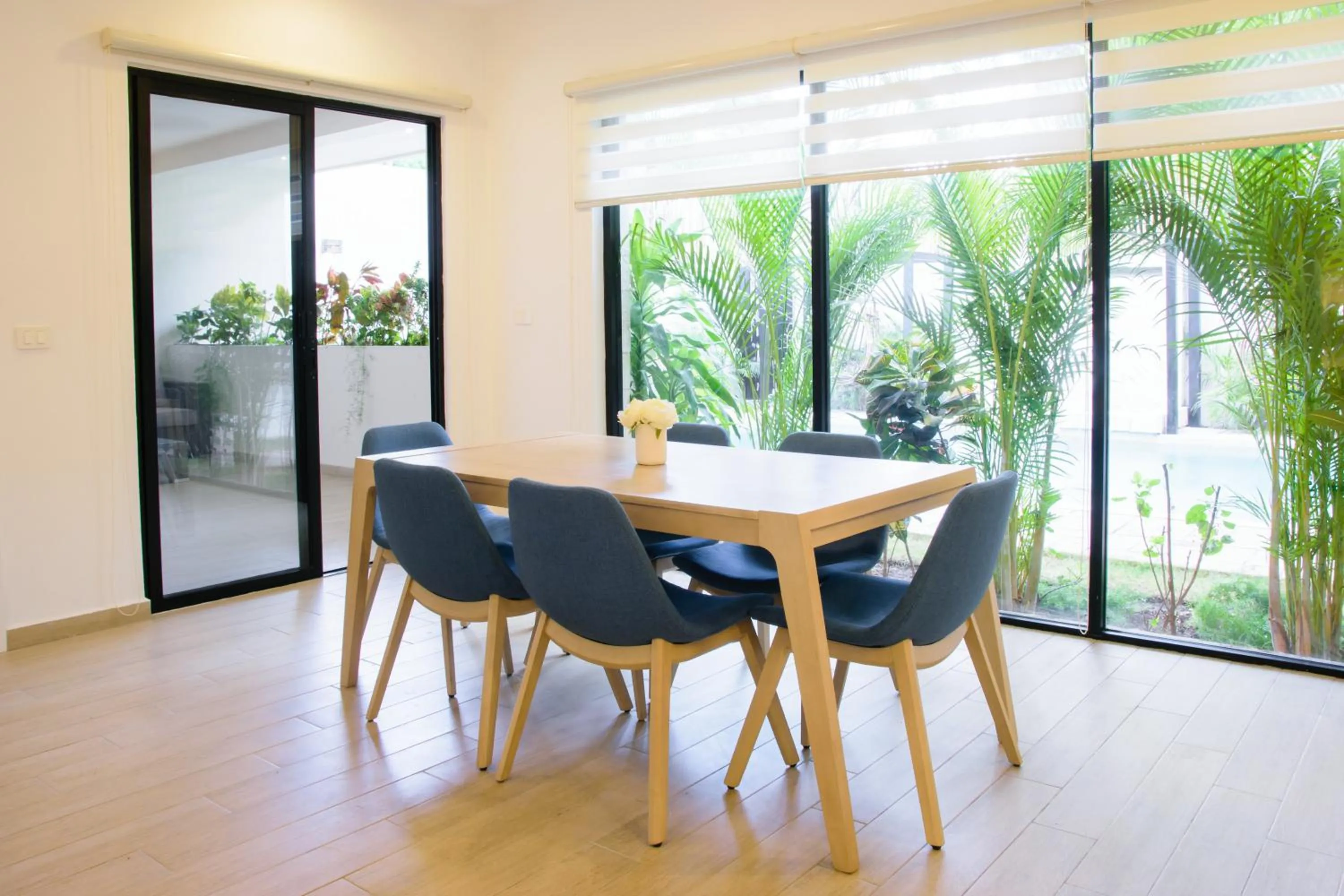 Dining area in Che Tulum Hostel & Bar Adults Only