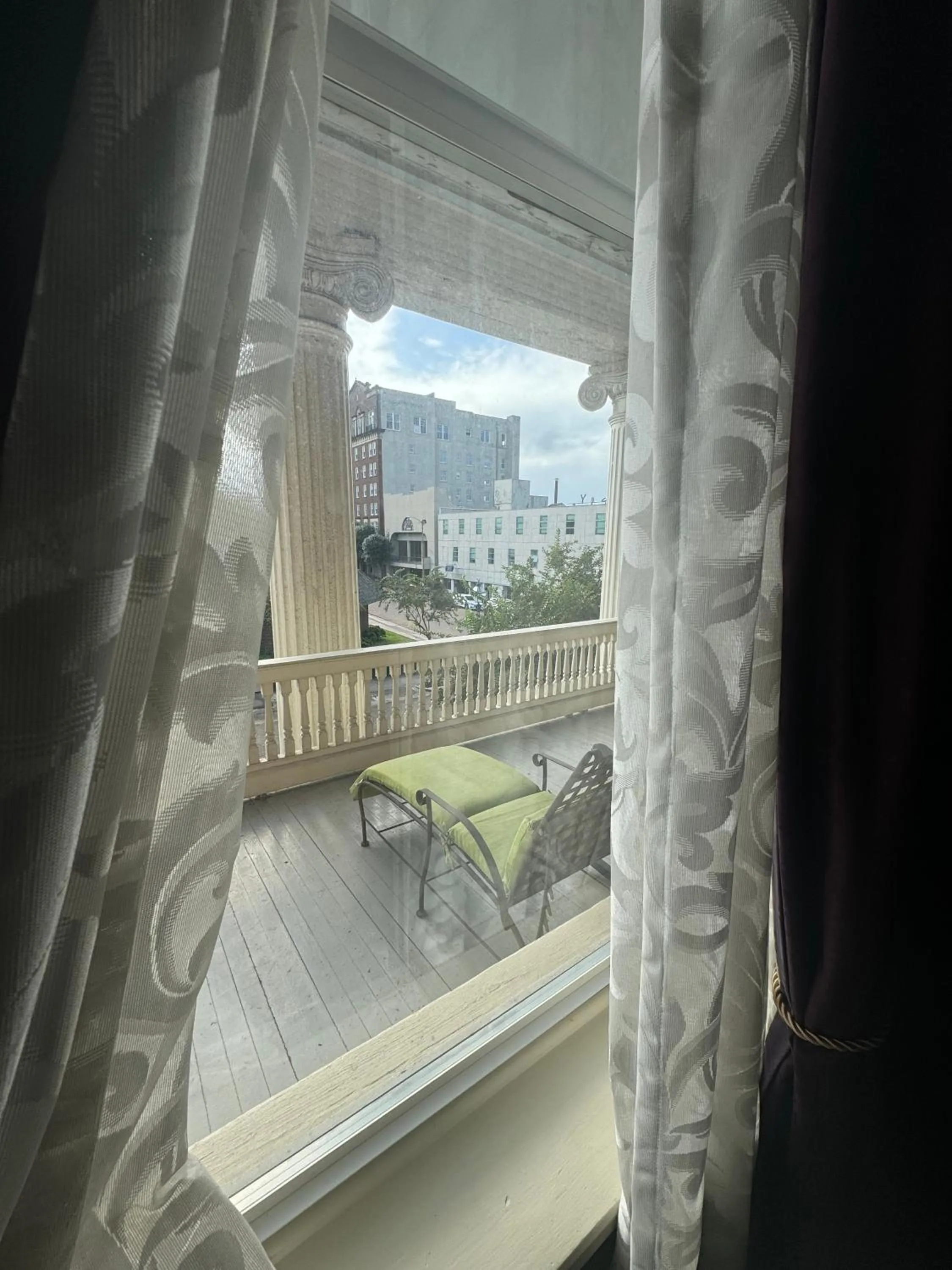 Balcony/Terrace in The Guest House Historic Mansion