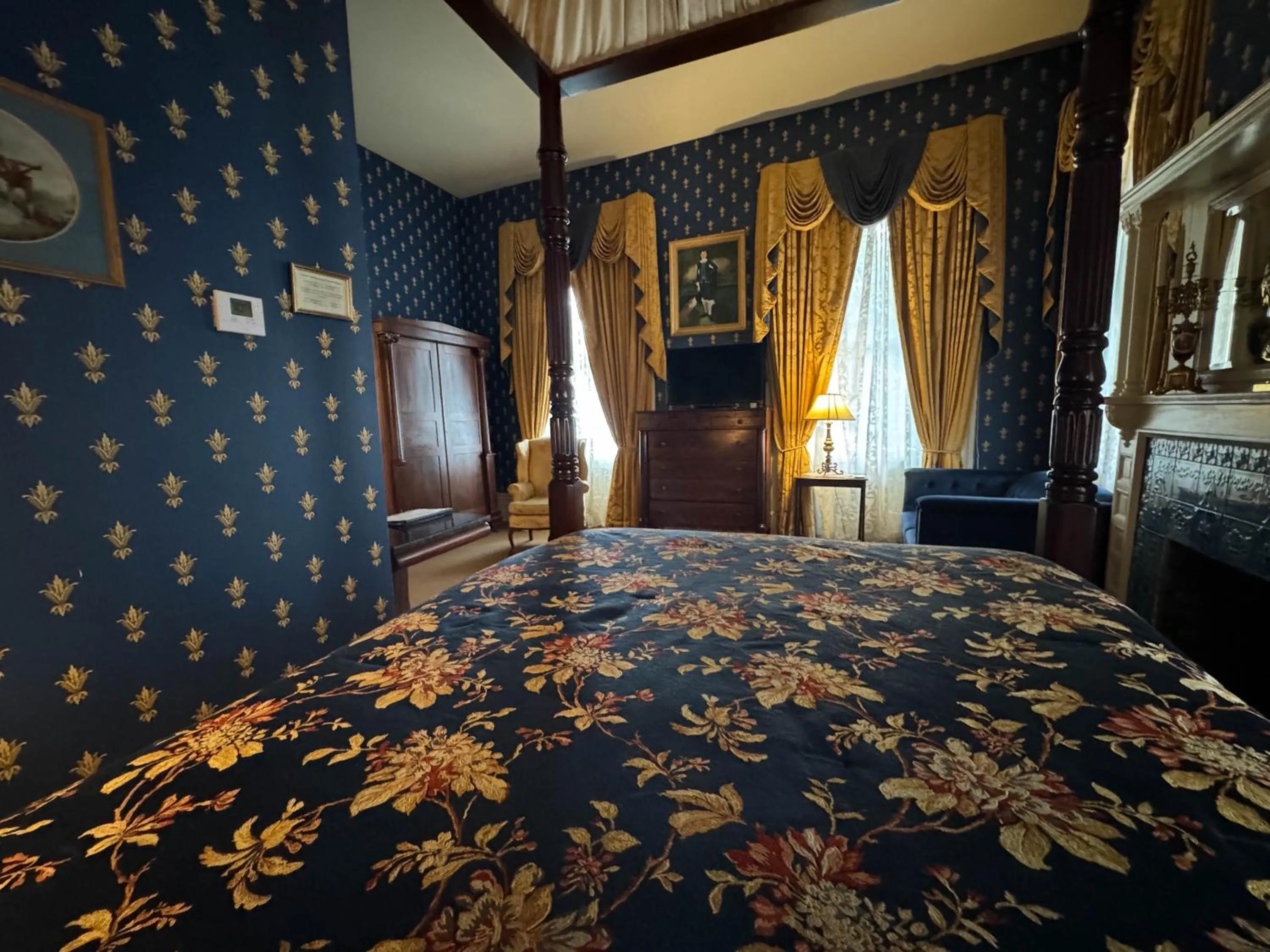 Bed in The Guest House Historic Mansion