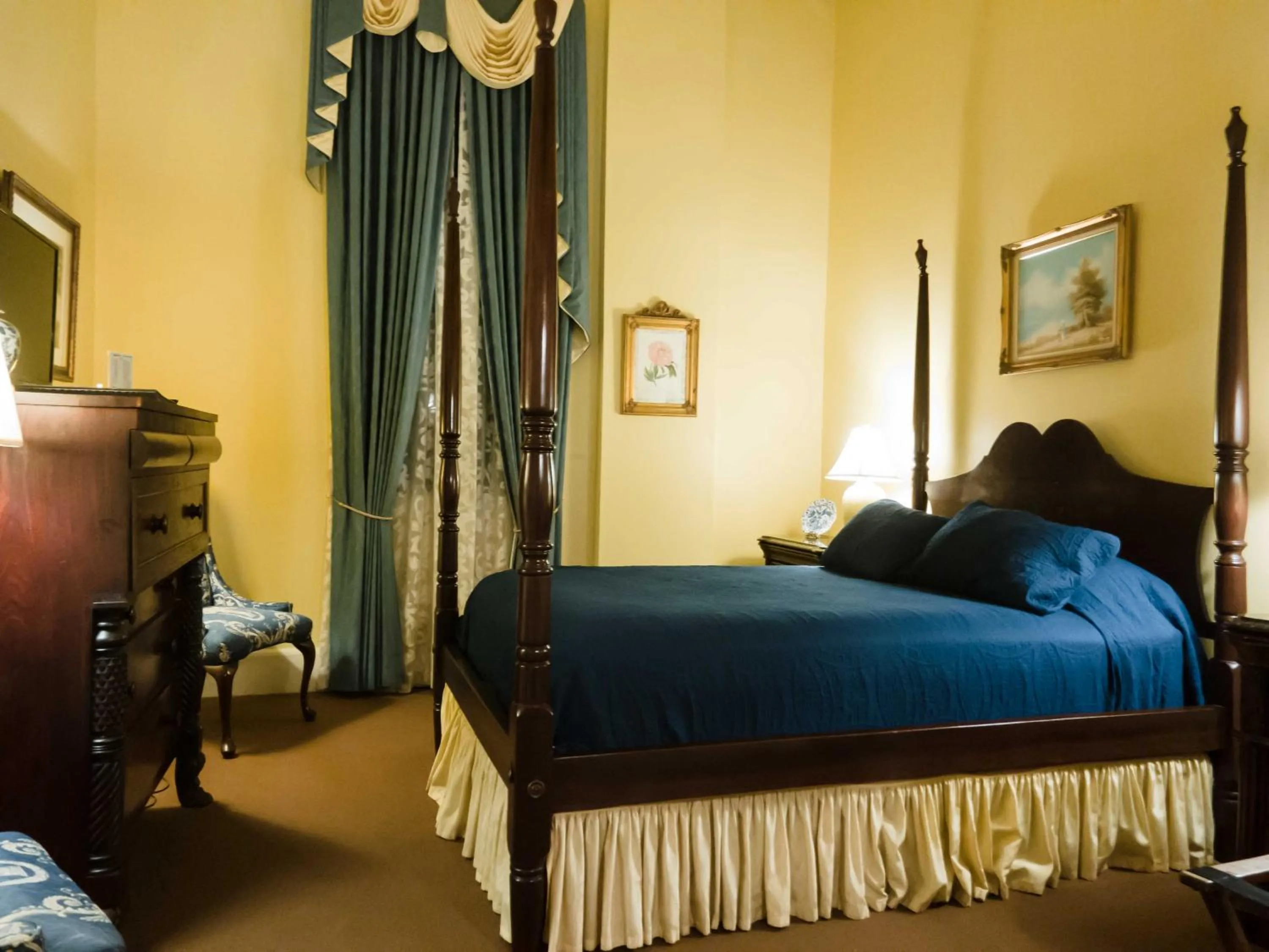 Bed in The Guest House Historic Mansion