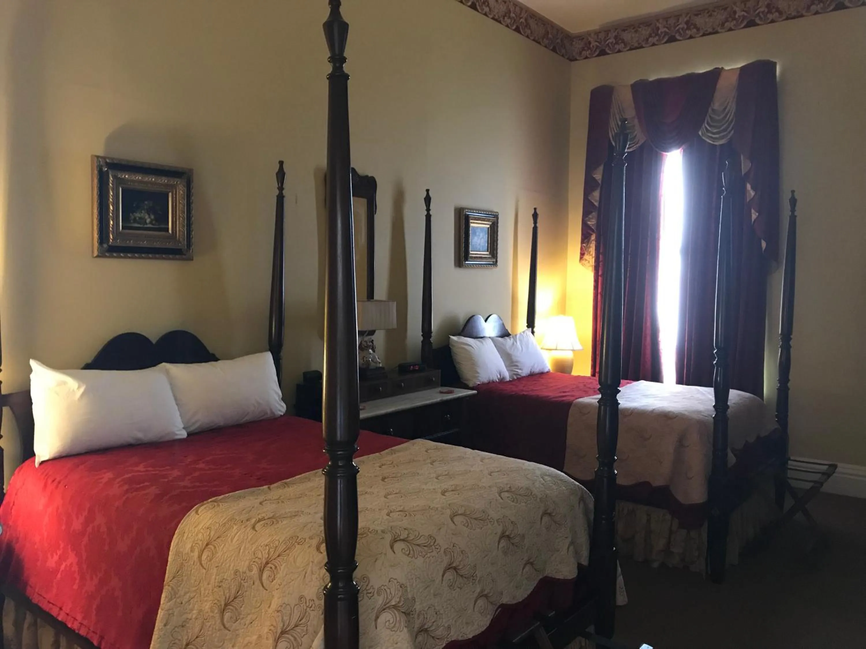 Bed in The Guest House Historic Mansion