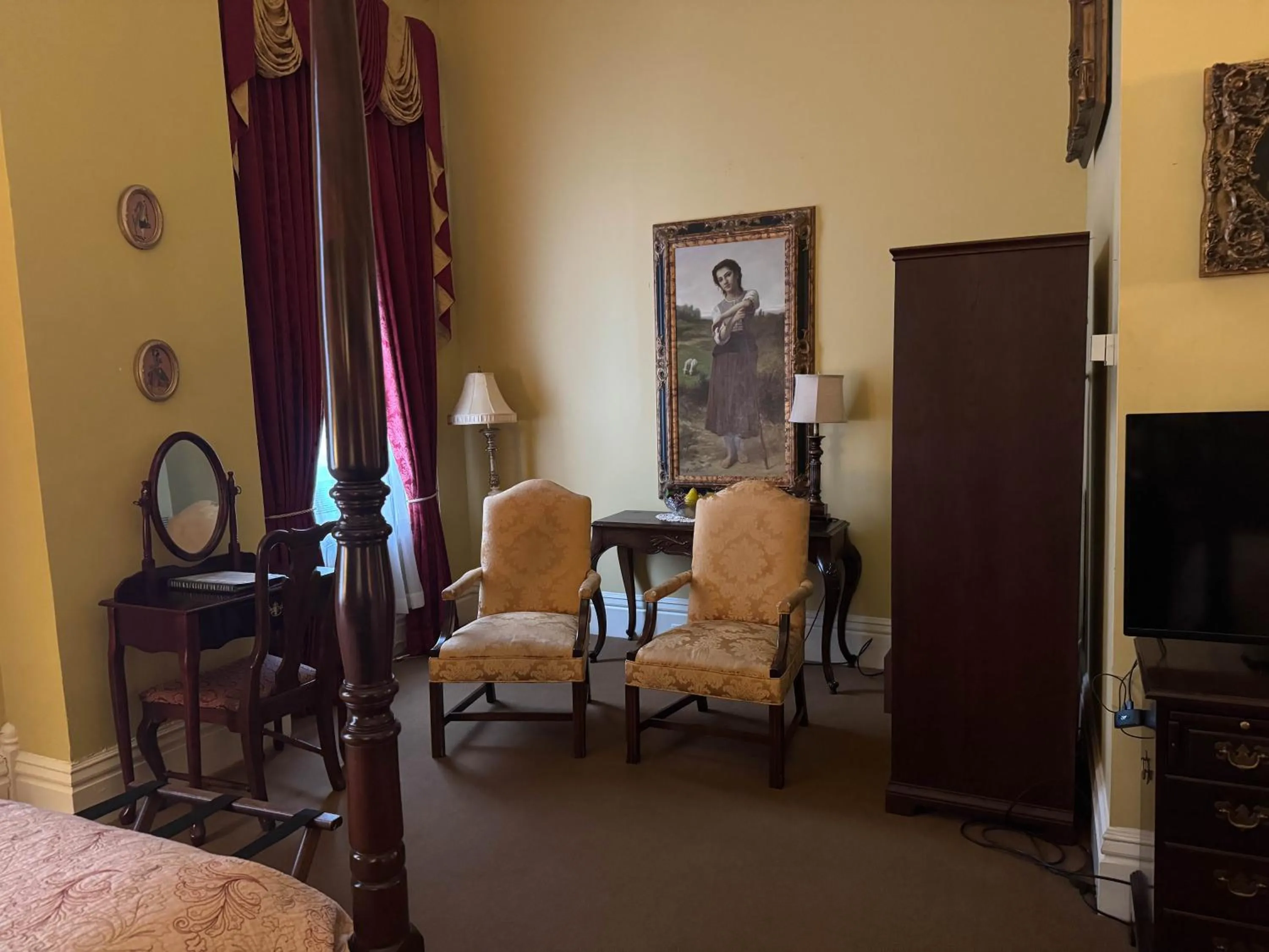 Seating area in The Guest House Historic Mansion