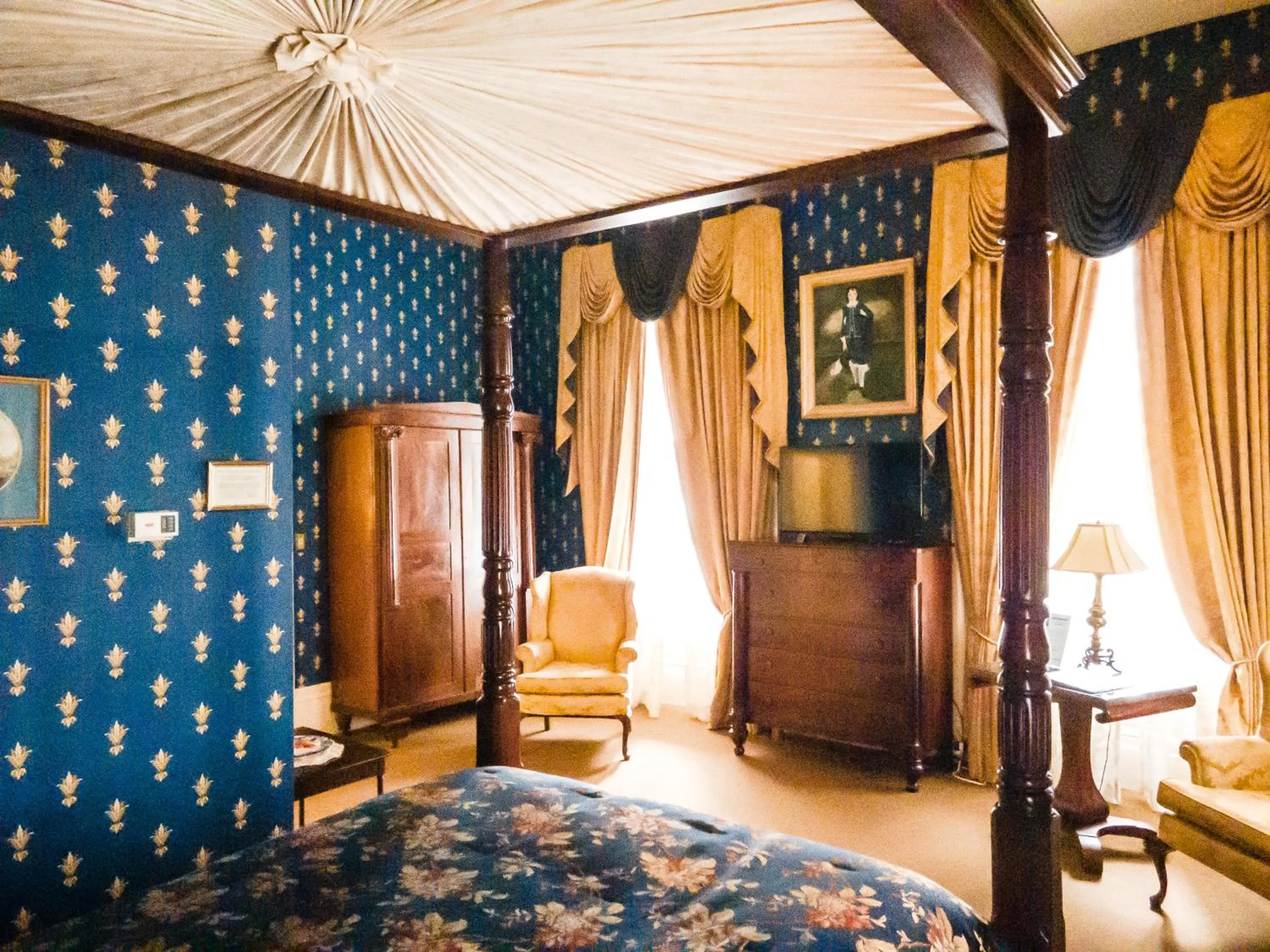 Bed in The Guest House Historic Mansion