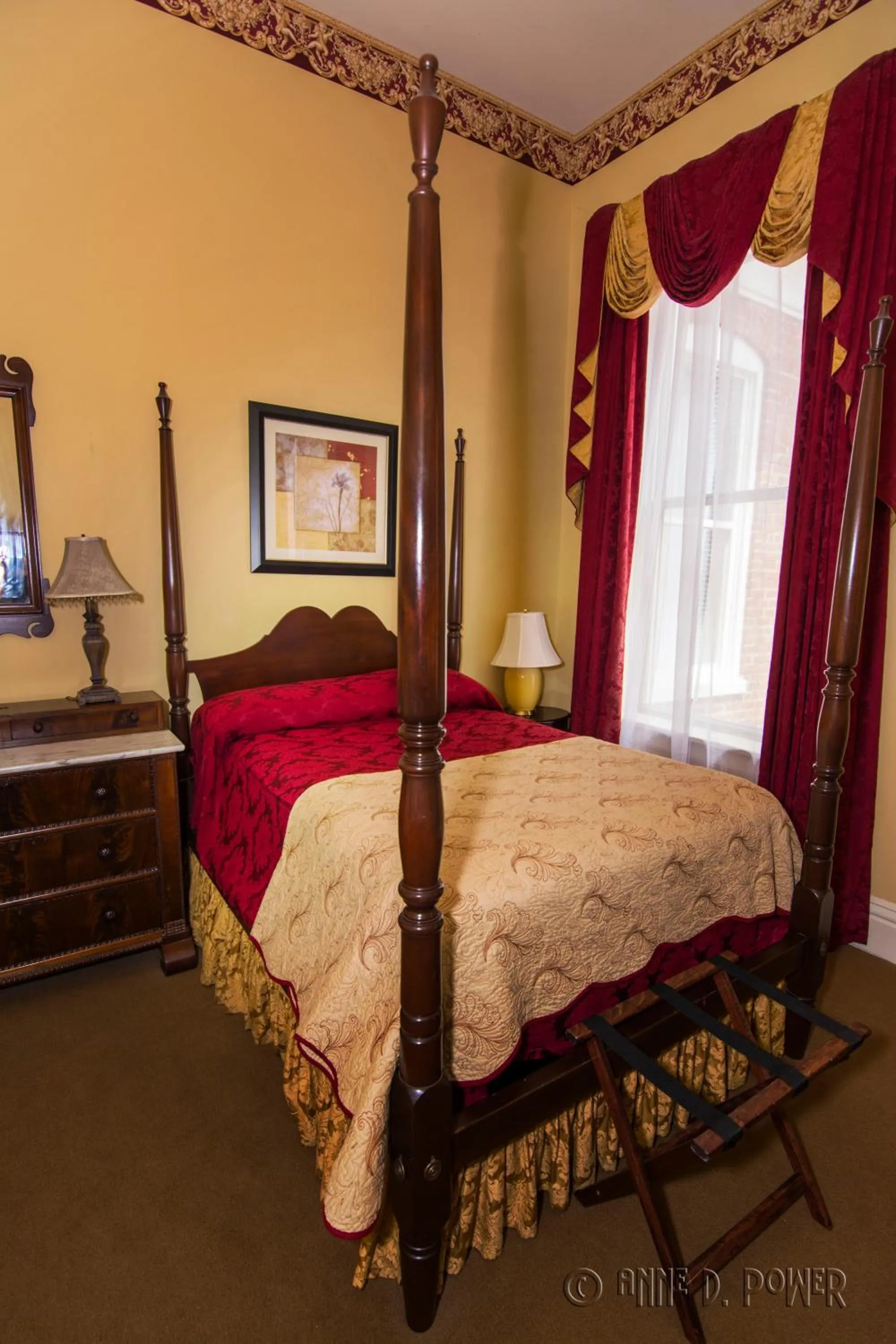 Bed in The Guest House Historic Mansion