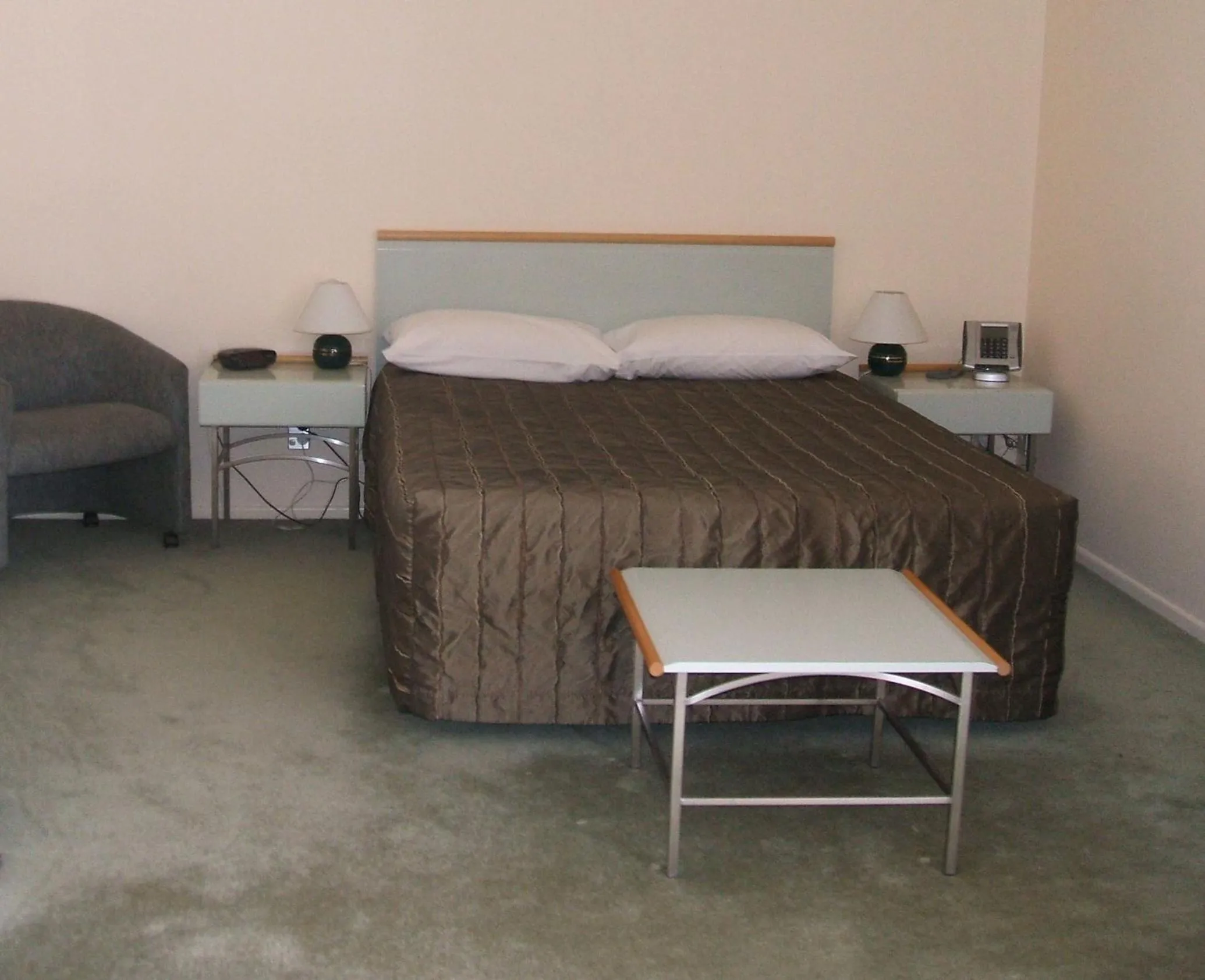 Bed in Pavilion Motel & Conference Centre