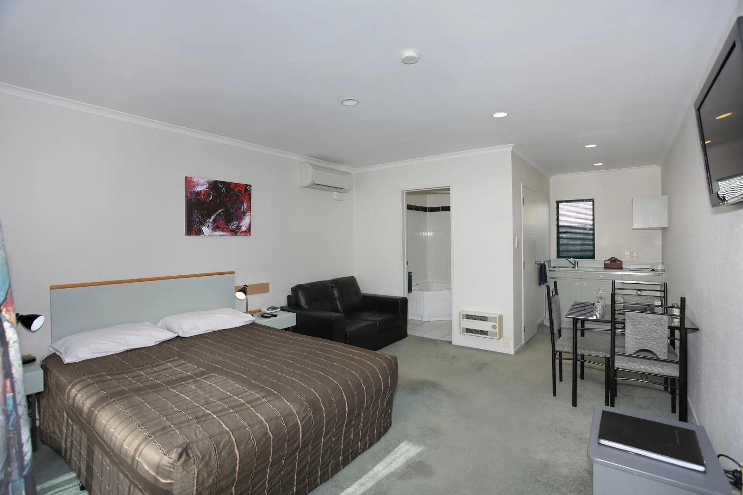 Photo of the whole room, Bed in Pavilion Motel & Conference Centre