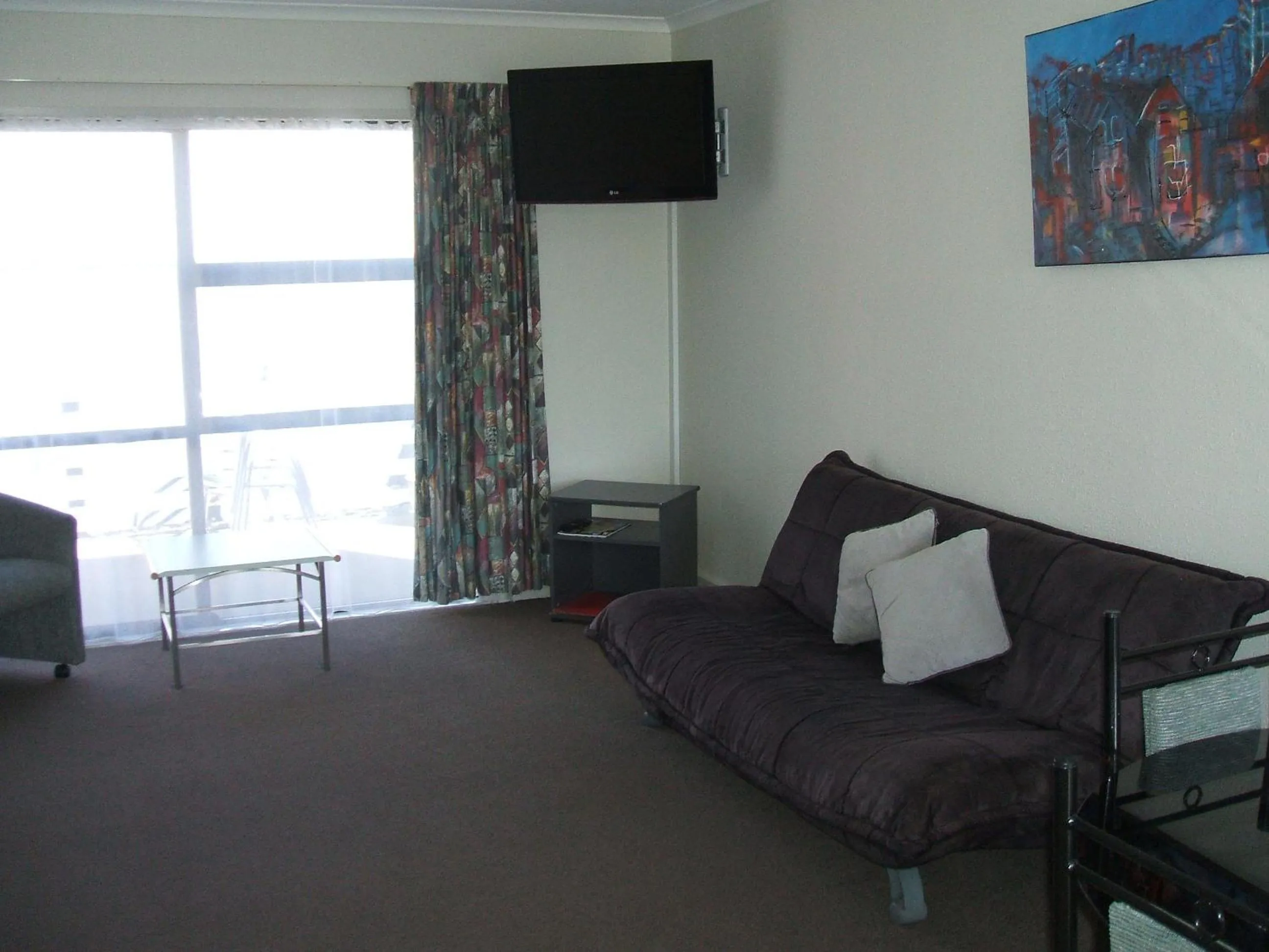 TV and multimedia in Pavilion Motel & Conference Centre