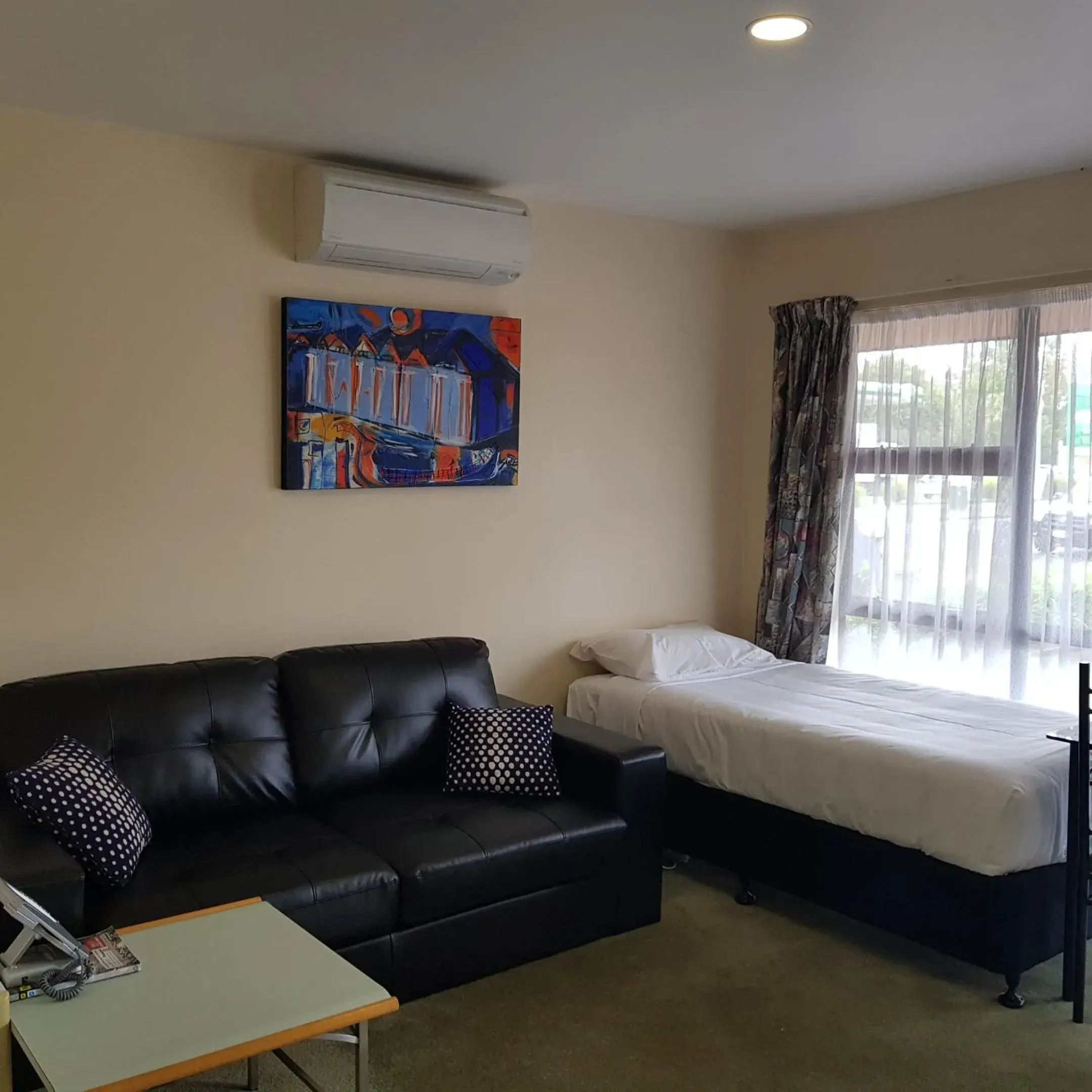 One-Bedroom Apartment - Disability Access in Pavilion Motel & Conference Centre One-Bedroom Apartment - Disability Access in Pavilion Motel & Conference Centre