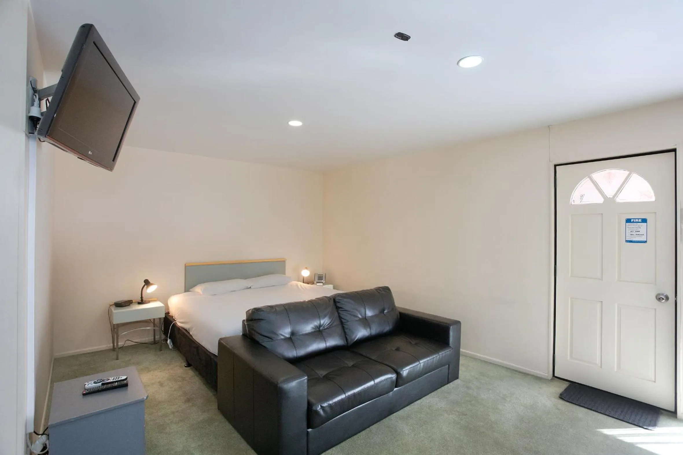 Photo of the whole room, Bed in Pavilion Motel & Conference Centre