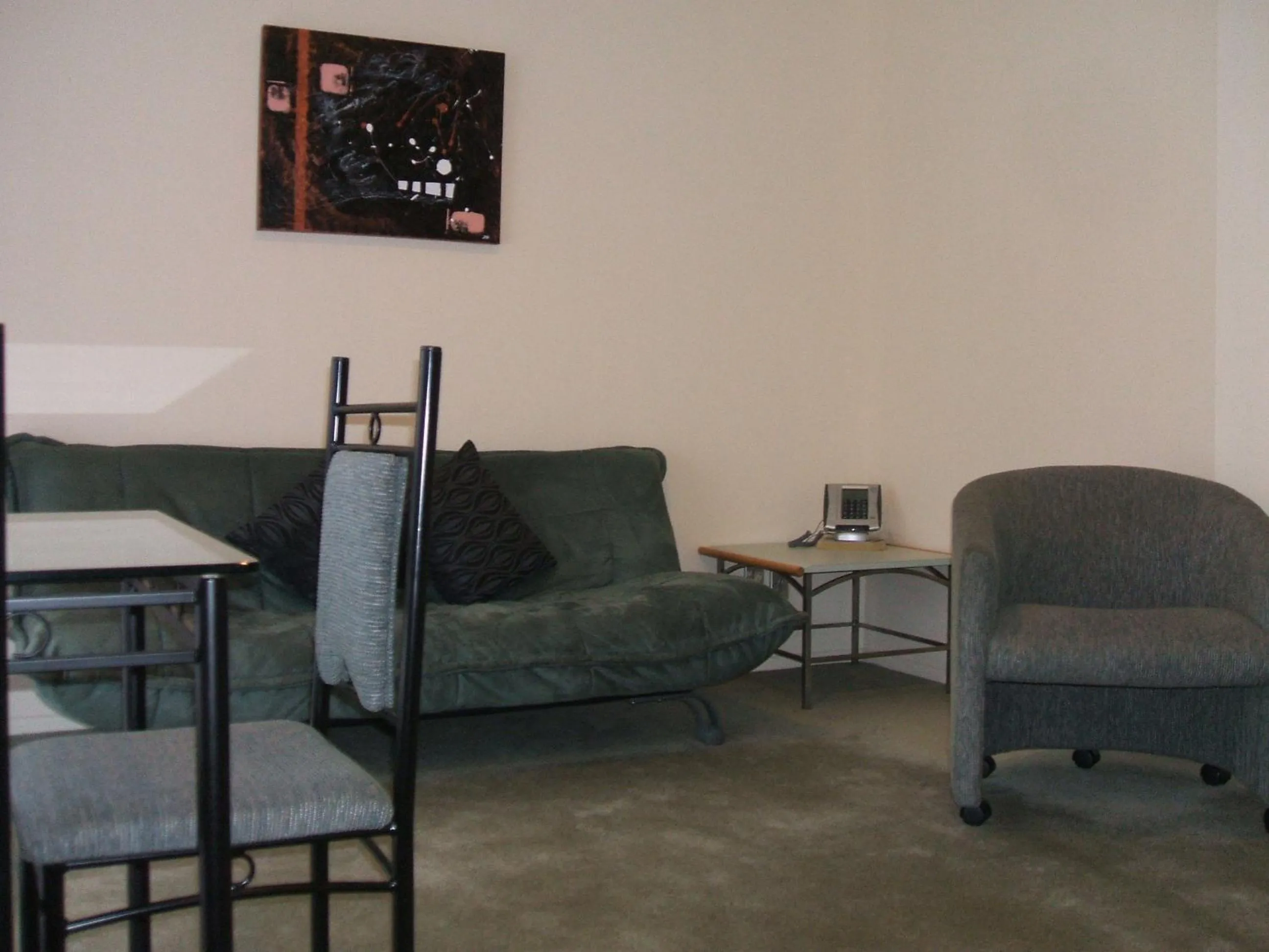 Living room in Pavilion Motel & Conference Centre