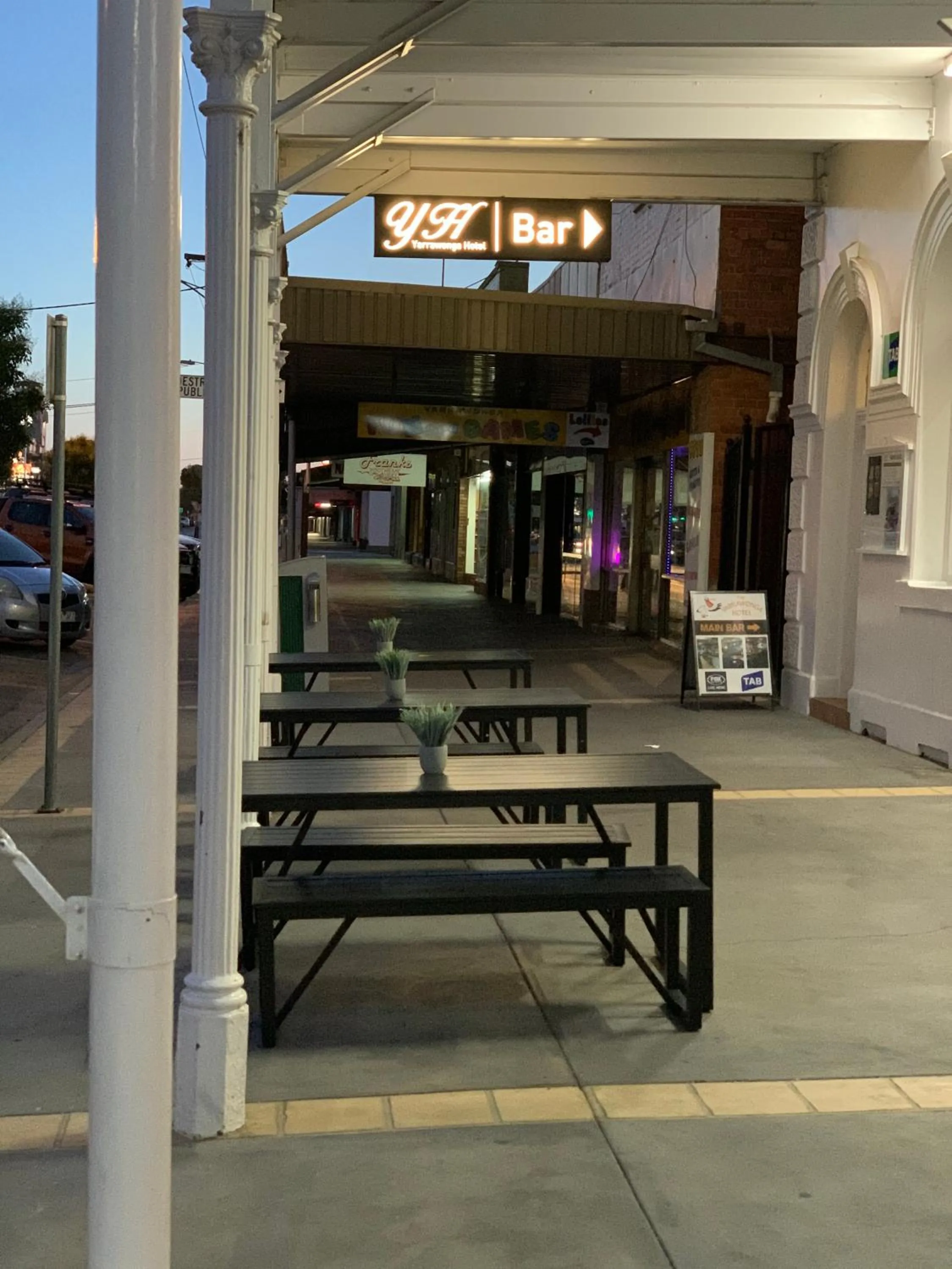 The Yarrawonga Hotel
