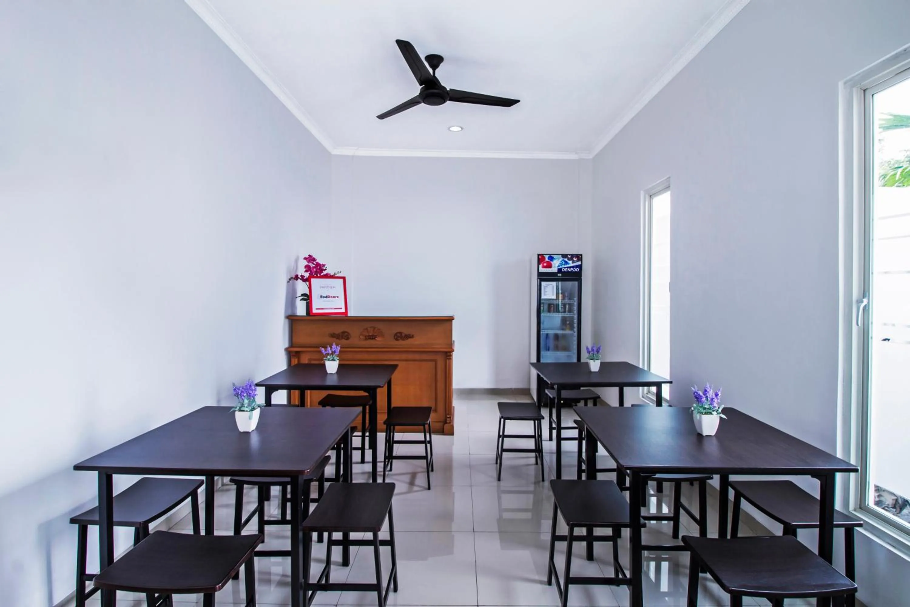 RedDoorz @ Jatiwaringin