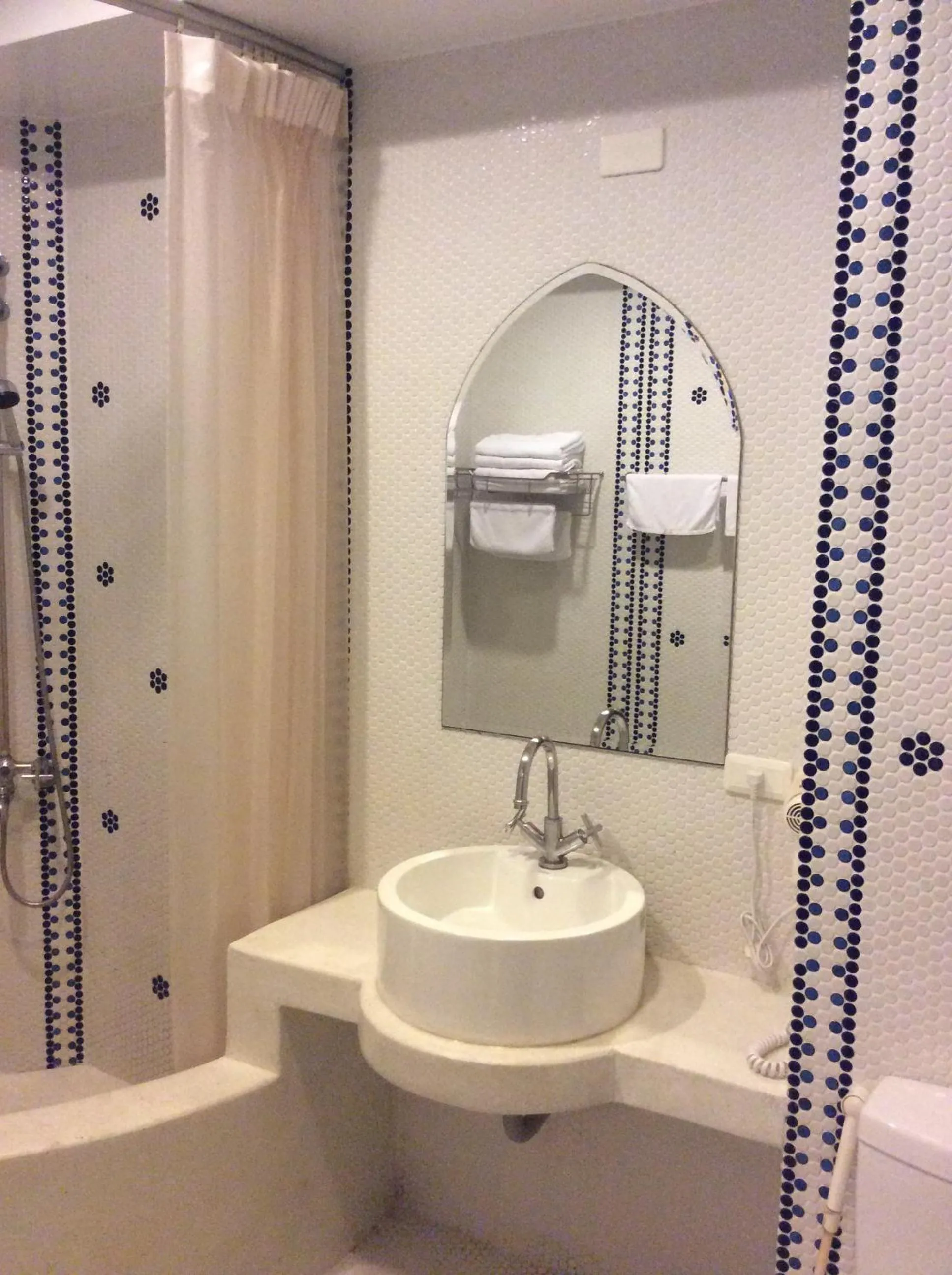 Shower in Moroccan Holiday Suite