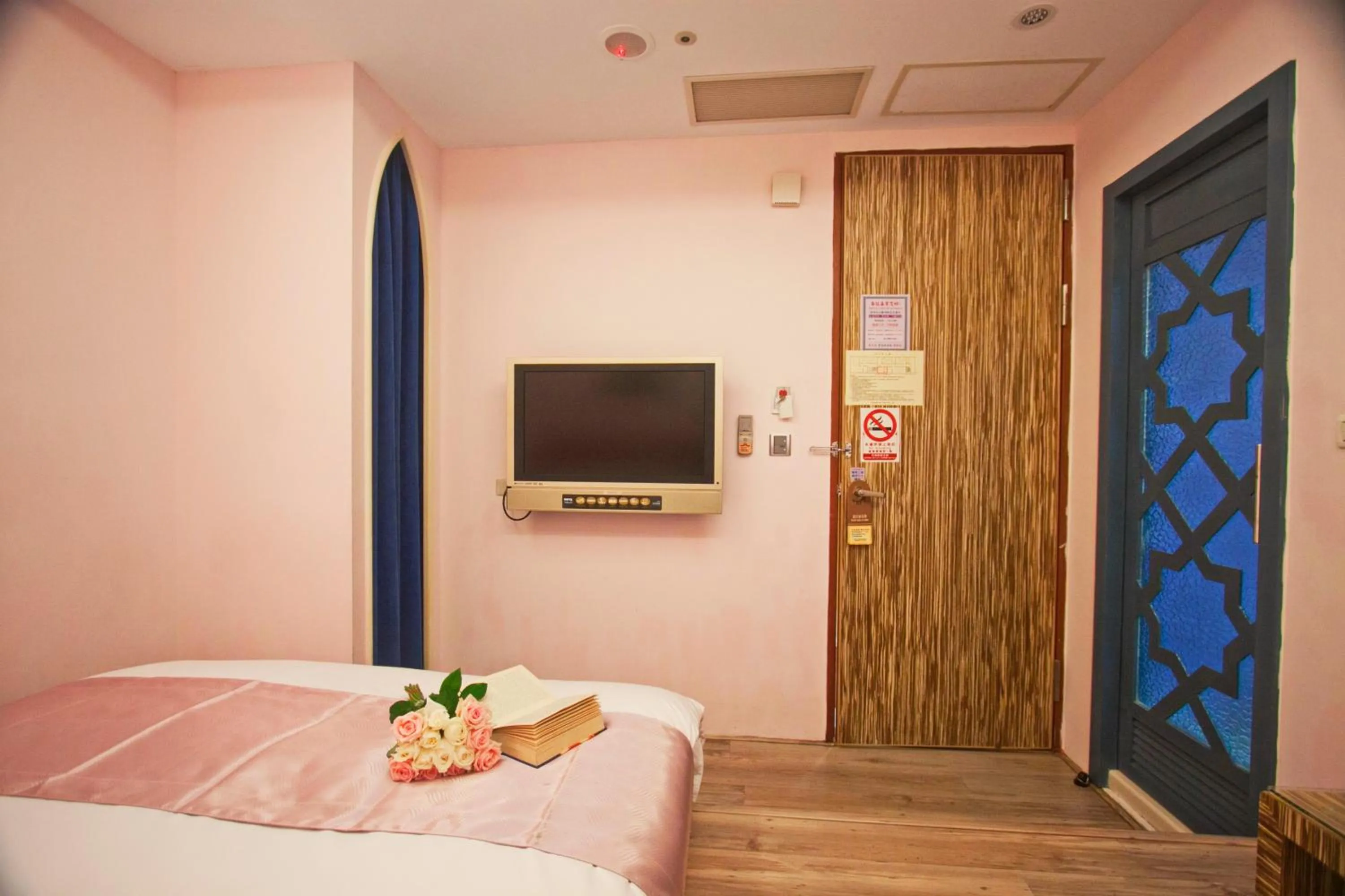 Decorative detail in Moroccan Holiday Suite