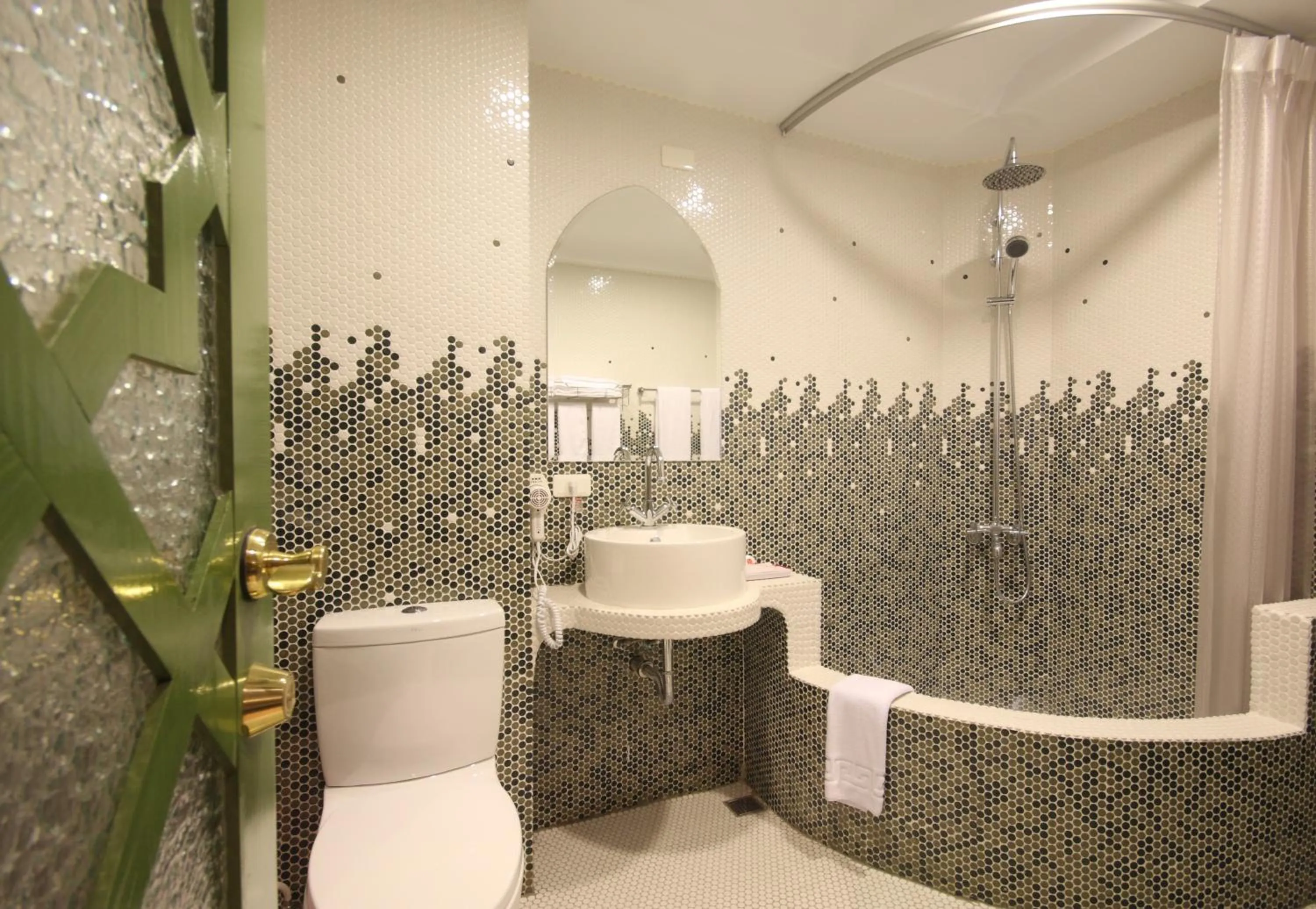 Shower in Moroccan Holiday Suite