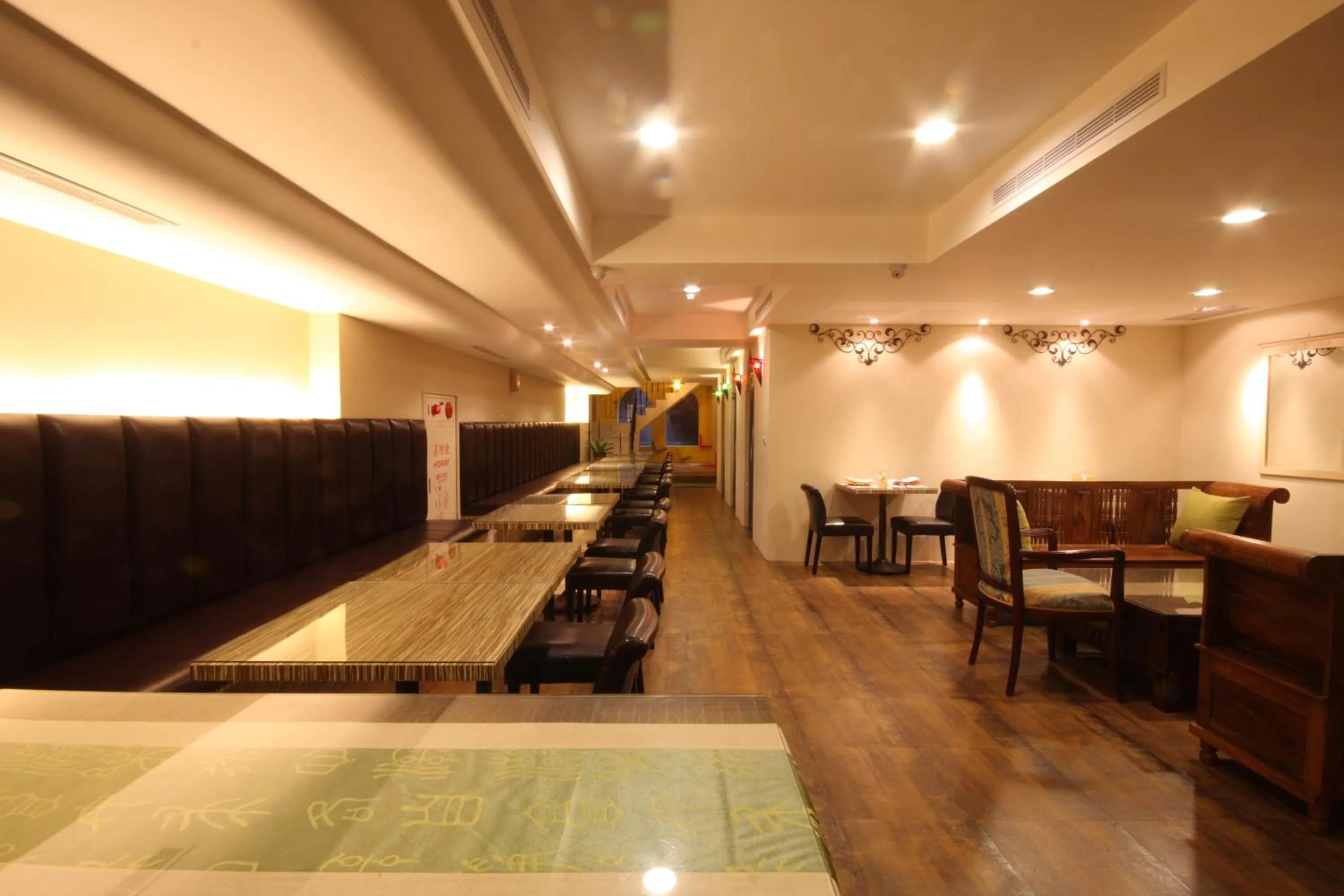 Restaurant/places to eat in Moroccan Holiday Suite