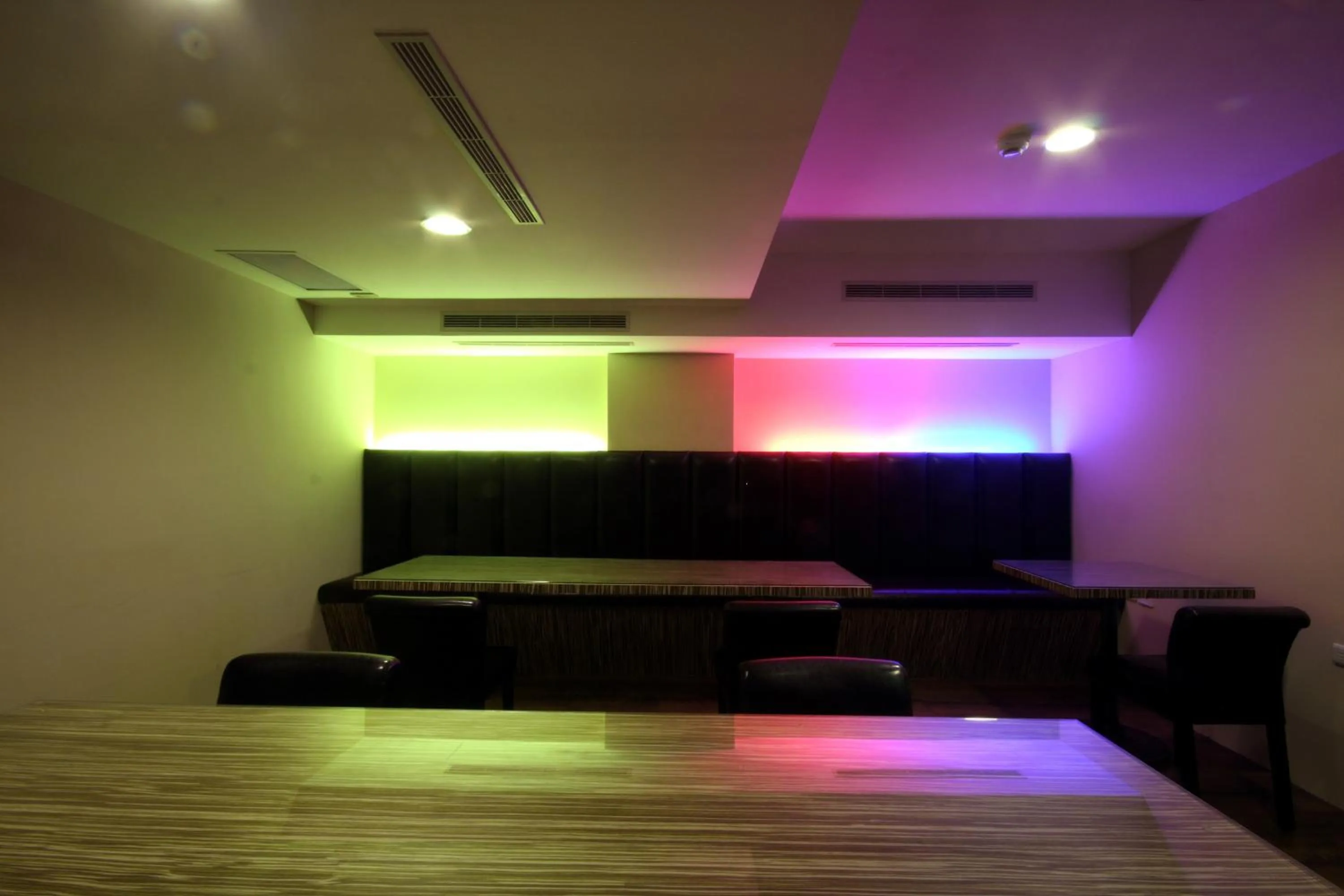 Meeting/conference room in Moroccan Holiday Suite