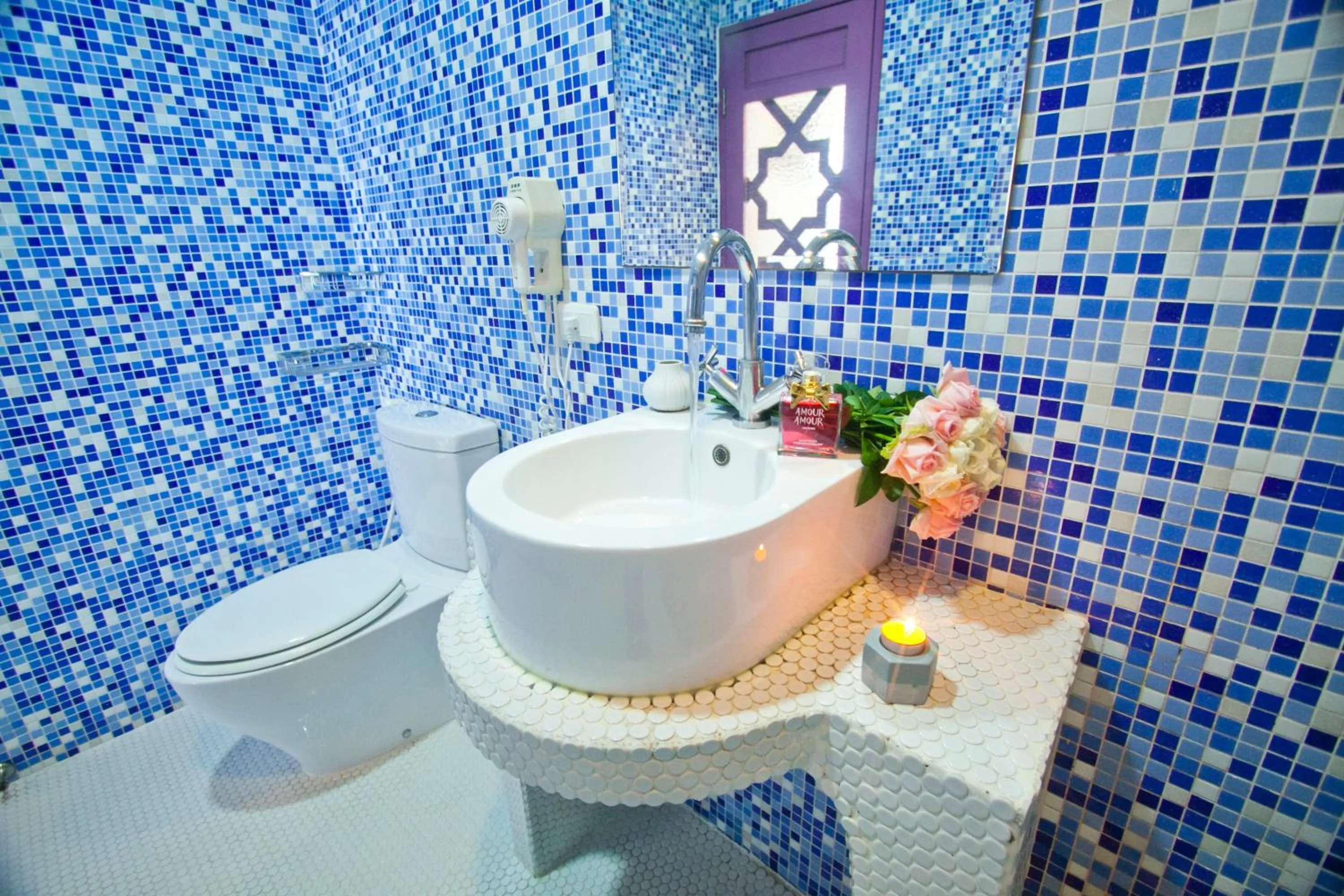 Shower in Moroccan Holiday Suite