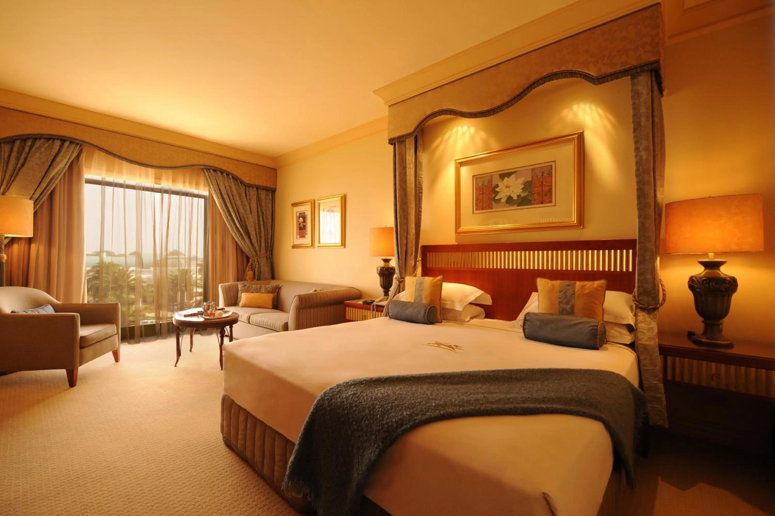 Bedroom, Bed in Peermont D'oreale Grande at Emperors Palace