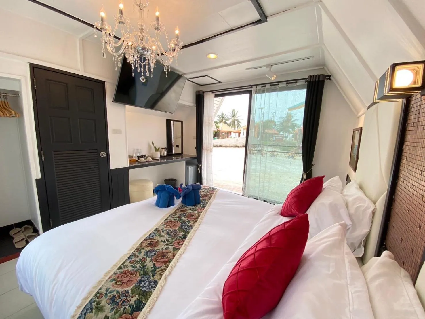 Bed in Koh Chang Resort