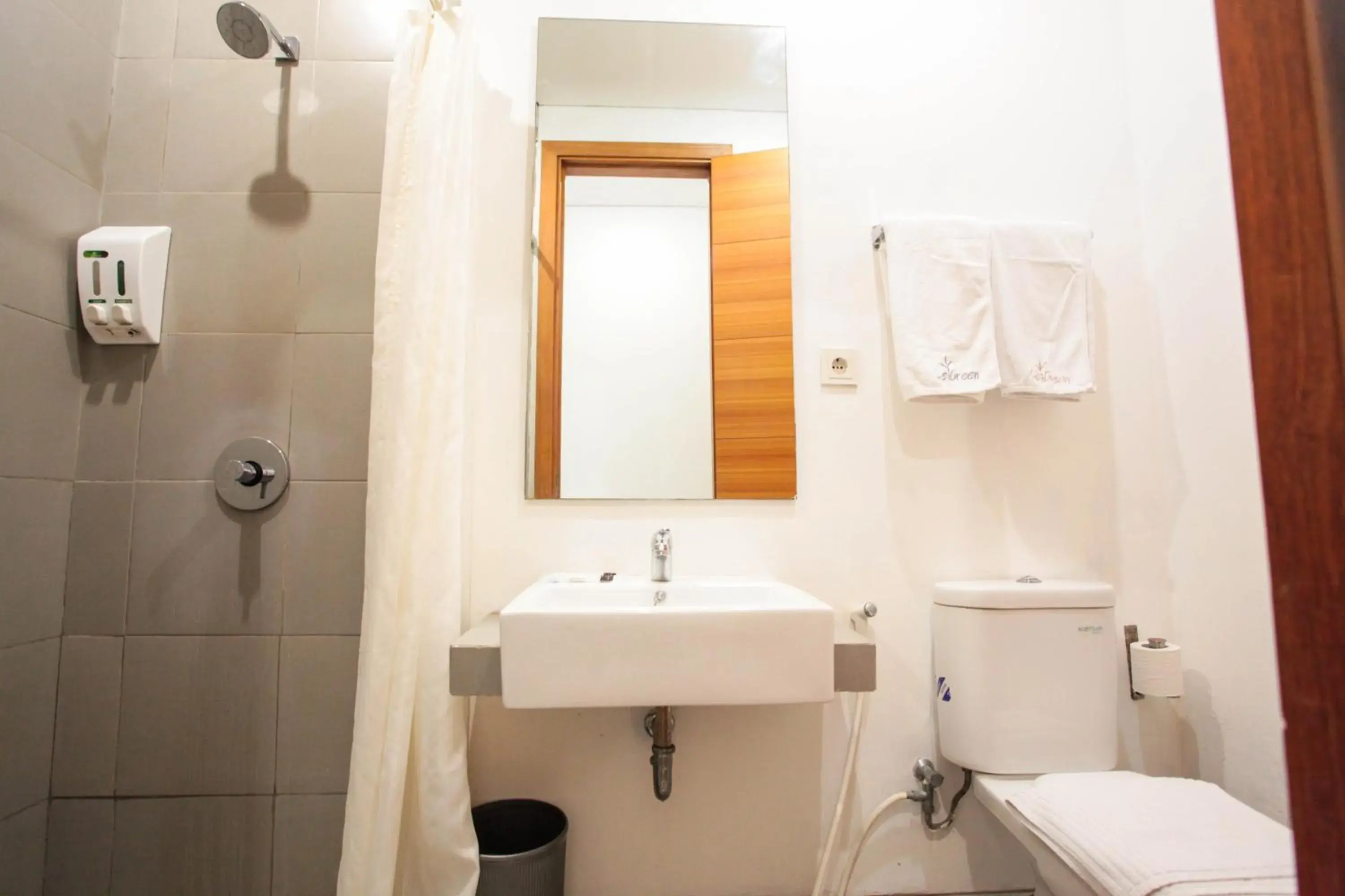 Double Room in LeGreen Suite Kuningan Double Room in LeGreen Suite Kuningan