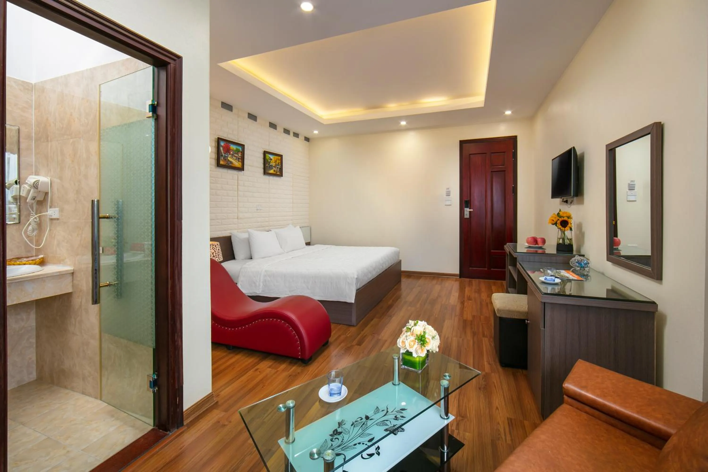 Living room, Bed in New Airport Hotel