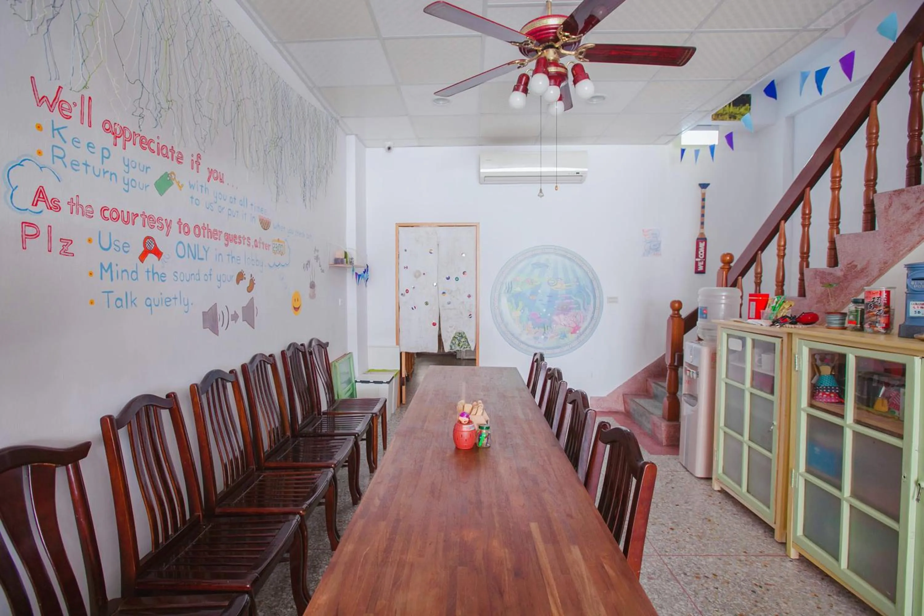 Lounge or bar in Captain Not At Home