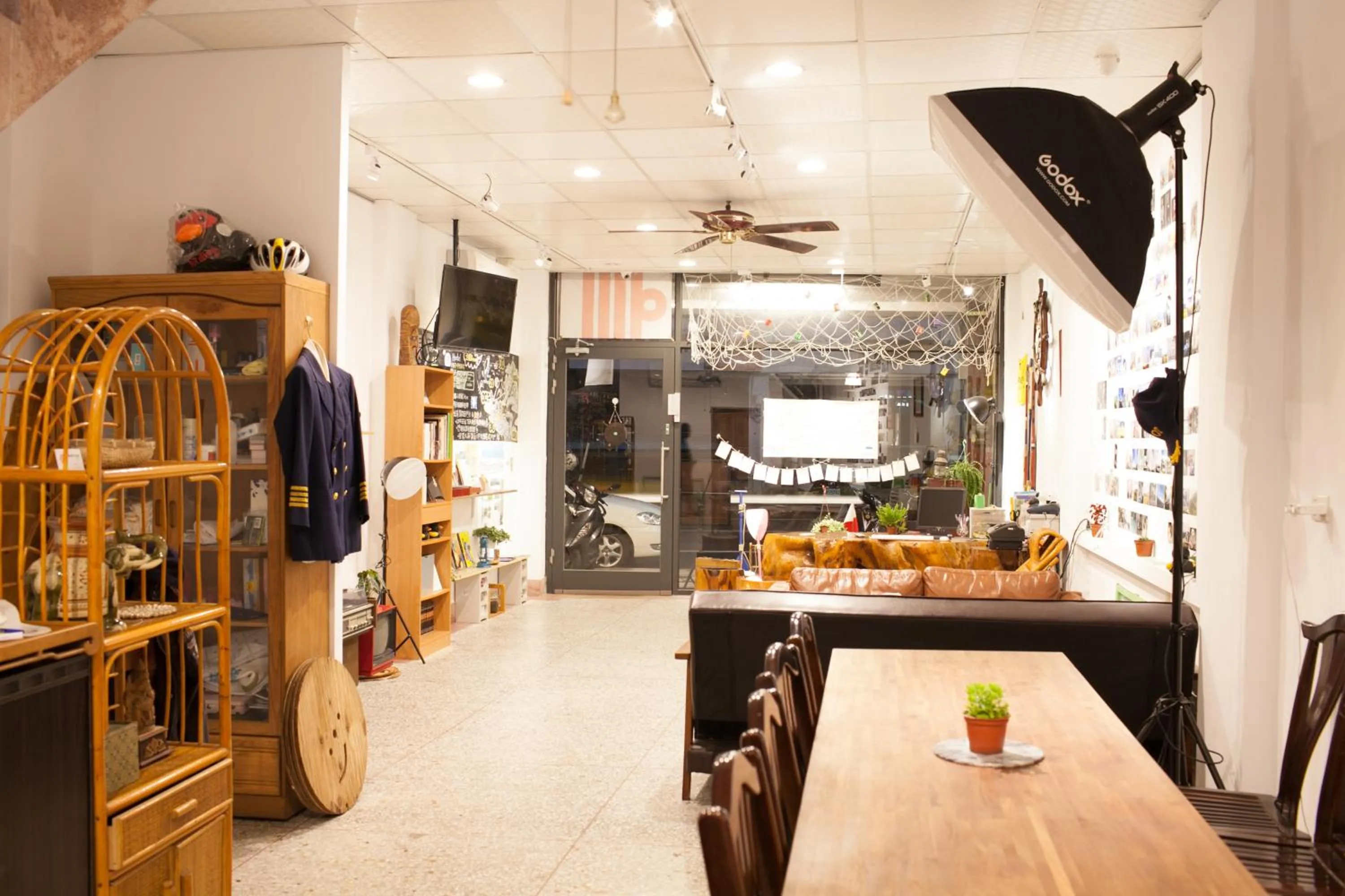 Lounge or bar in Captain Not At Home